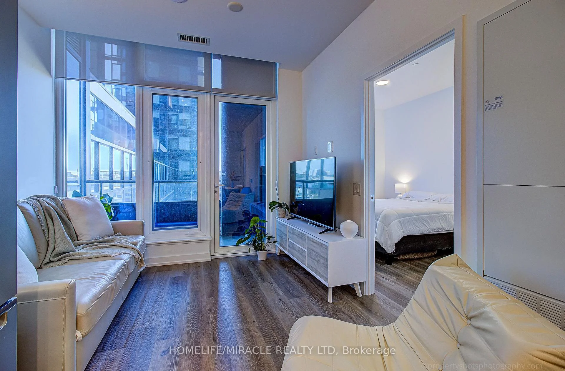 Photo 6 of Unit 607, 395 Square One Drive, Mississauga, City Centre — HOMEH