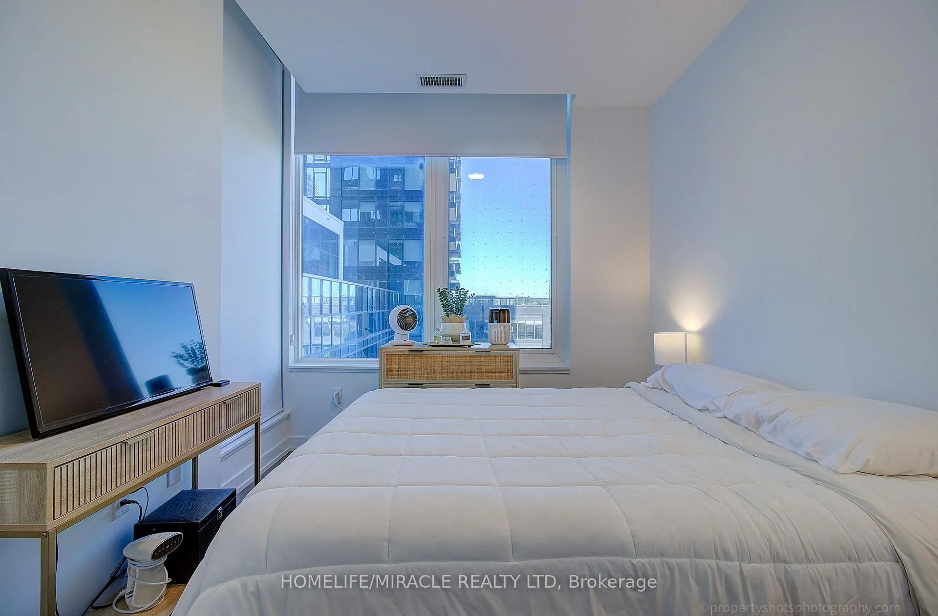 Photo 10 of Unit 607, 395 Square One Drive, Mississauga, City Centre — HOMEH