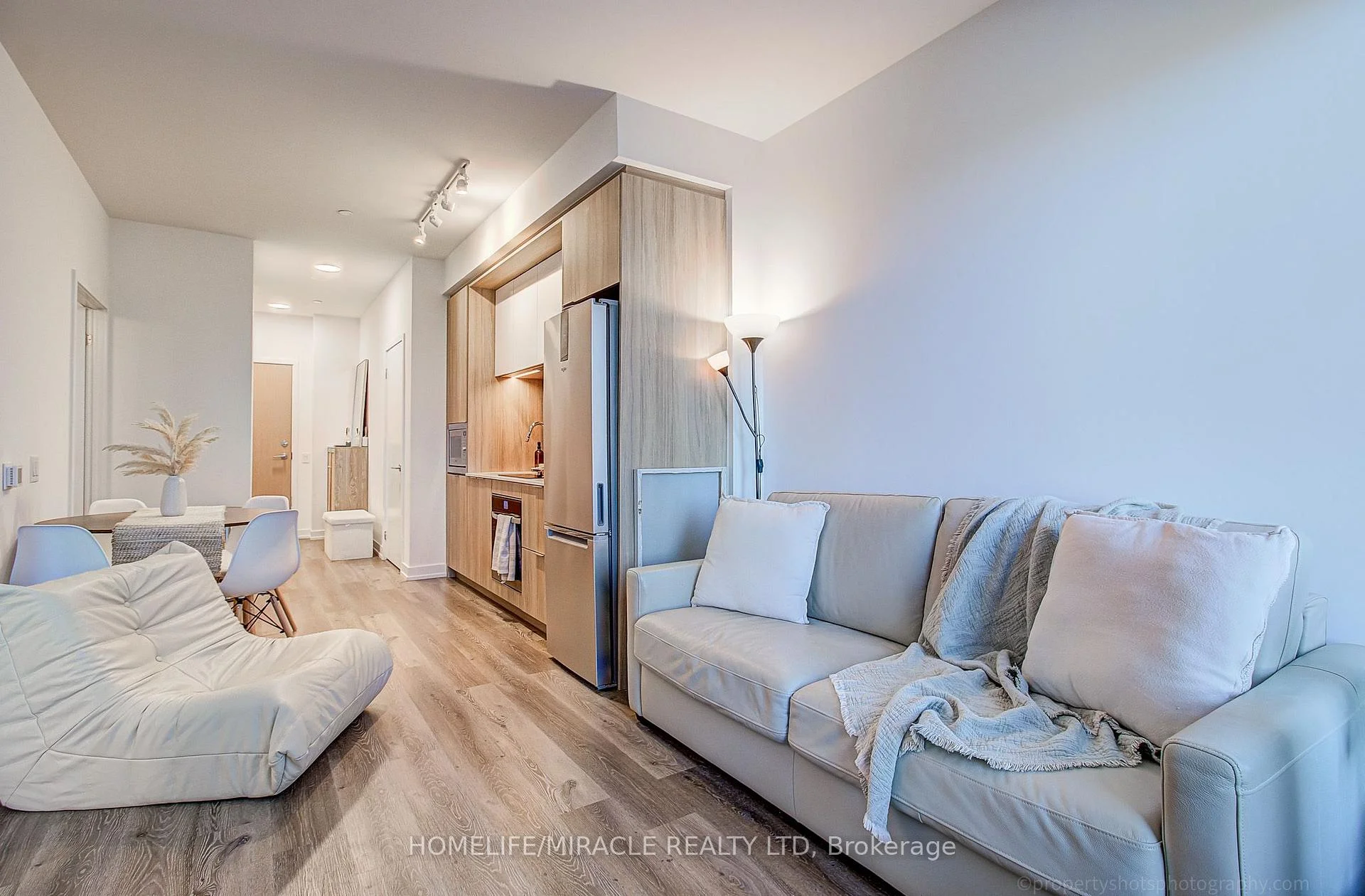 Photo 18 of Unit 607, 395 Square One Drive, Mississauga, City Centre — HOMEH