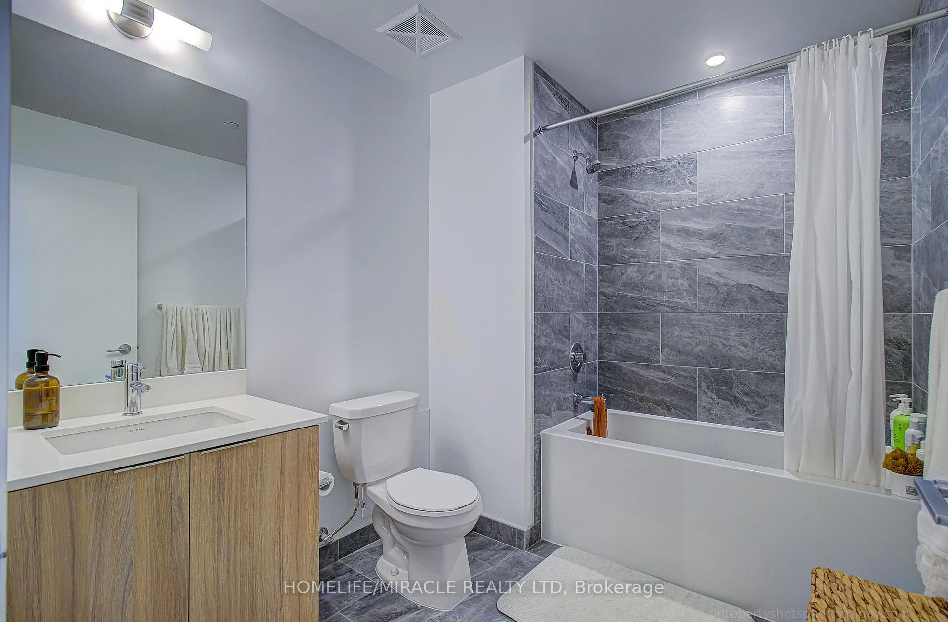 Photo 23 of Unit 607, 395 Square One Drive, Mississauga, City Centre — HOMEH