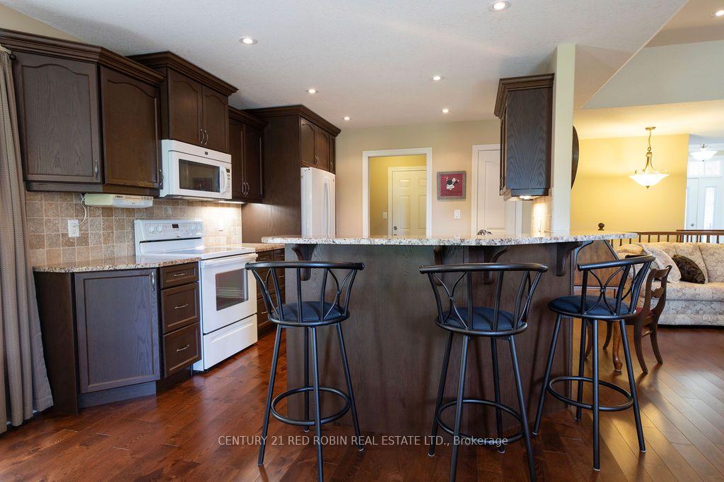 Photo 9 of 468 Macdonald Street, Strathroy-Caradoc, NE — HOMEH