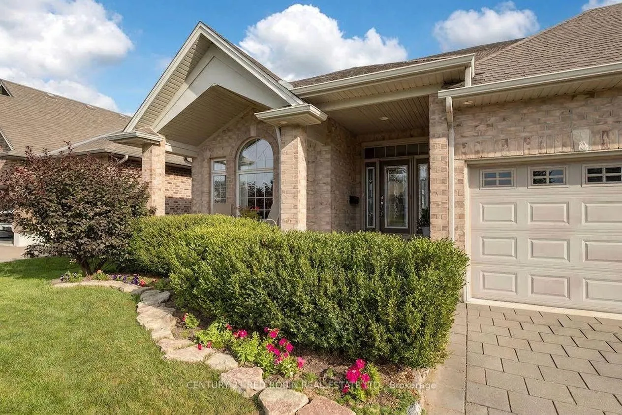Photo 4 of 468 Macdonald Street, Strathroy-Caradoc, NE — HOMEH