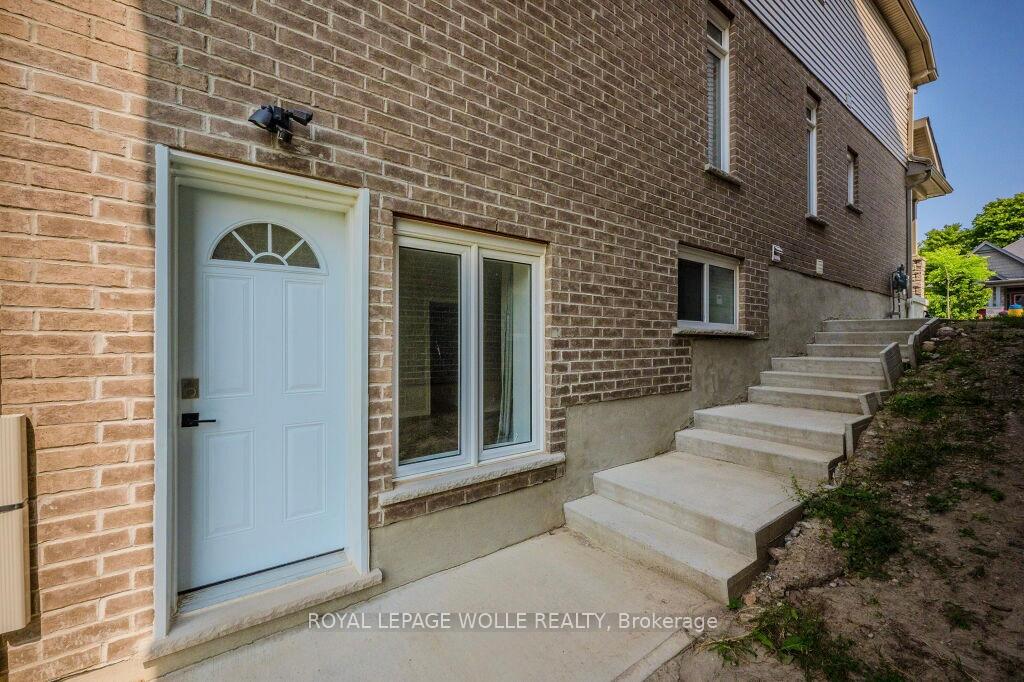 Photo 2 of Unit Lower, 277 Dewdrop Crescent, Waterloo, Columbia Forest/Clair Hills — HOMEH