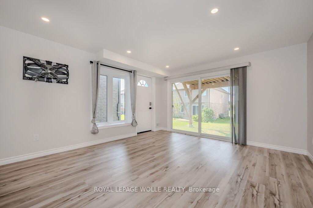 Photo 8 of Unit Lower, 277 Dewdrop Crescent, Waterloo, Columbia Forest/Clair Hills — HOMEH