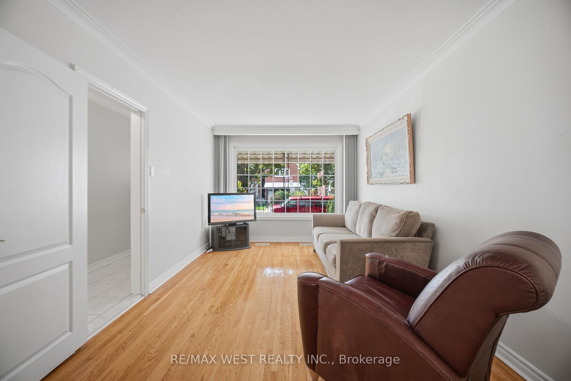 Photo 8 of 603 Concord Avenue, Toronto, Dovercourt-Wallace Emerson-Junction — HOMEH