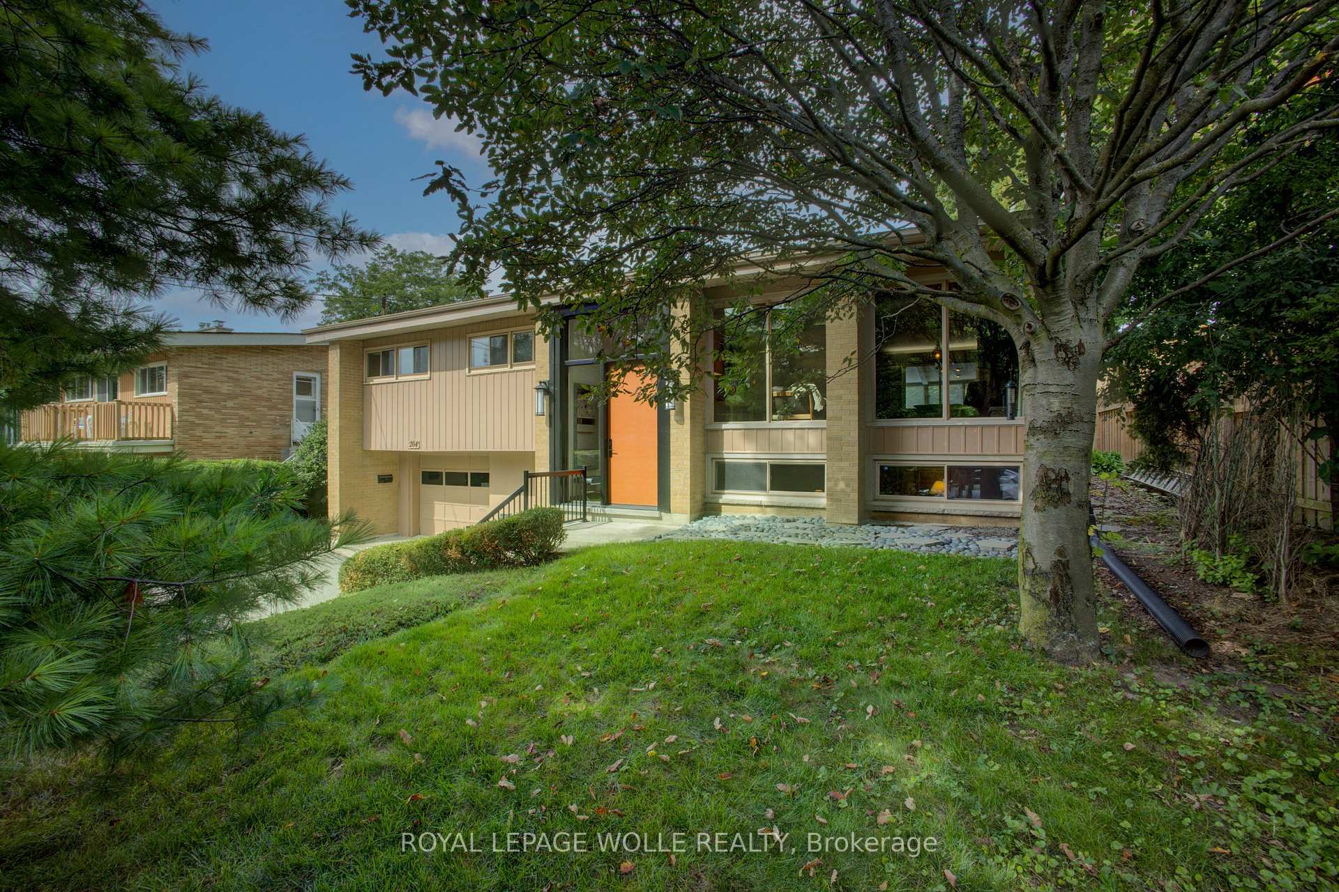 Photo 2 of 204 Manchester Road, Kitchener, Heritage Park - Kitchener — HOMEH
