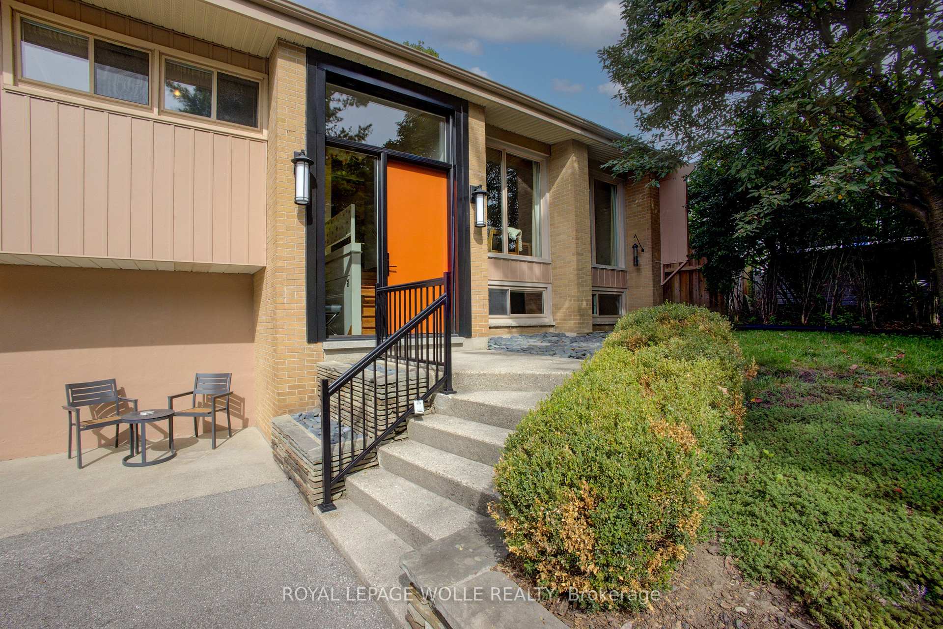 Photo 4 of 204 Manchester Road, Kitchener, Heritage Park - Kitchener — HOMEH
