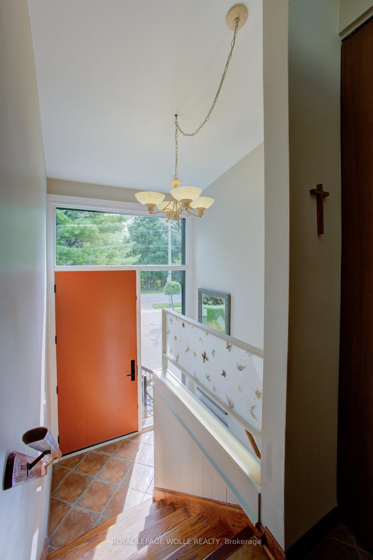 Photo 5 of 204 Manchester Road, Kitchener, Heritage Park - Kitchener — HOMEH