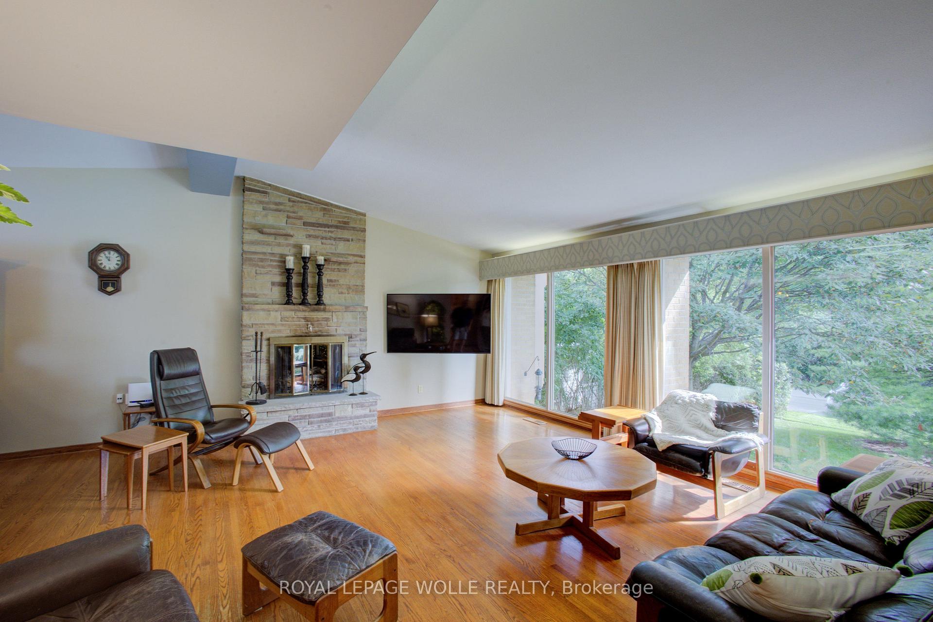 Photo 6 of 204 Manchester Road, Kitchener, Heritage Park - Kitchener — HOMEH