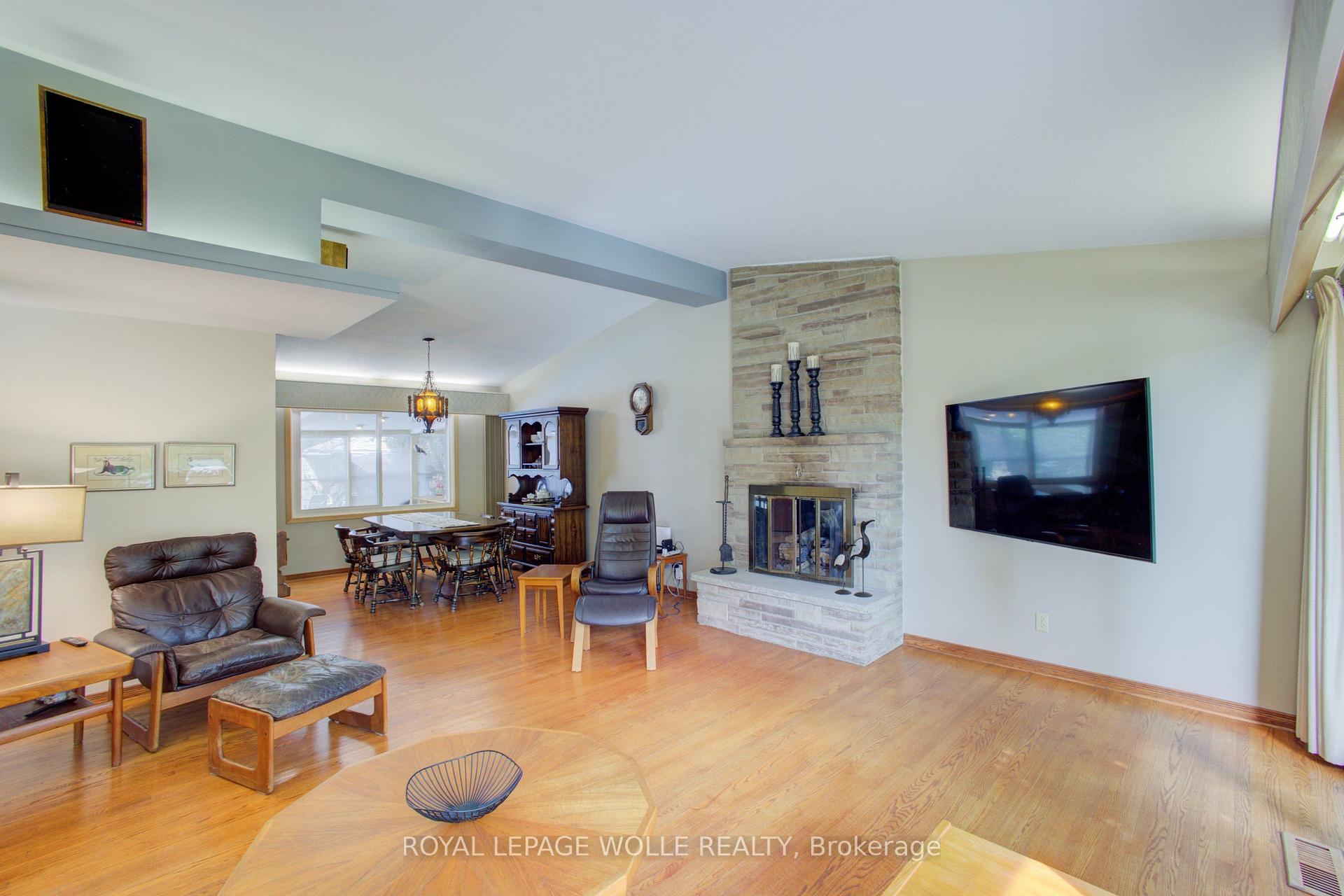 Photo 7 of 204 Manchester Road, Kitchener, Heritage Park - Kitchener — HOMEH