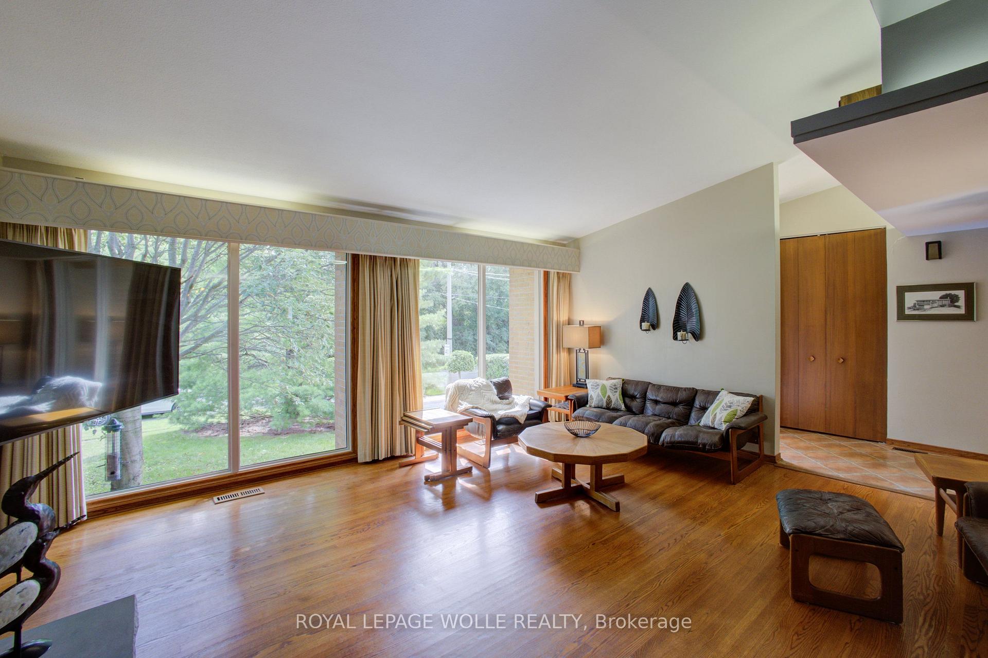 Photo 9 of 204 Manchester Road, Kitchener, Heritage Park - Kitchener — HOMEH