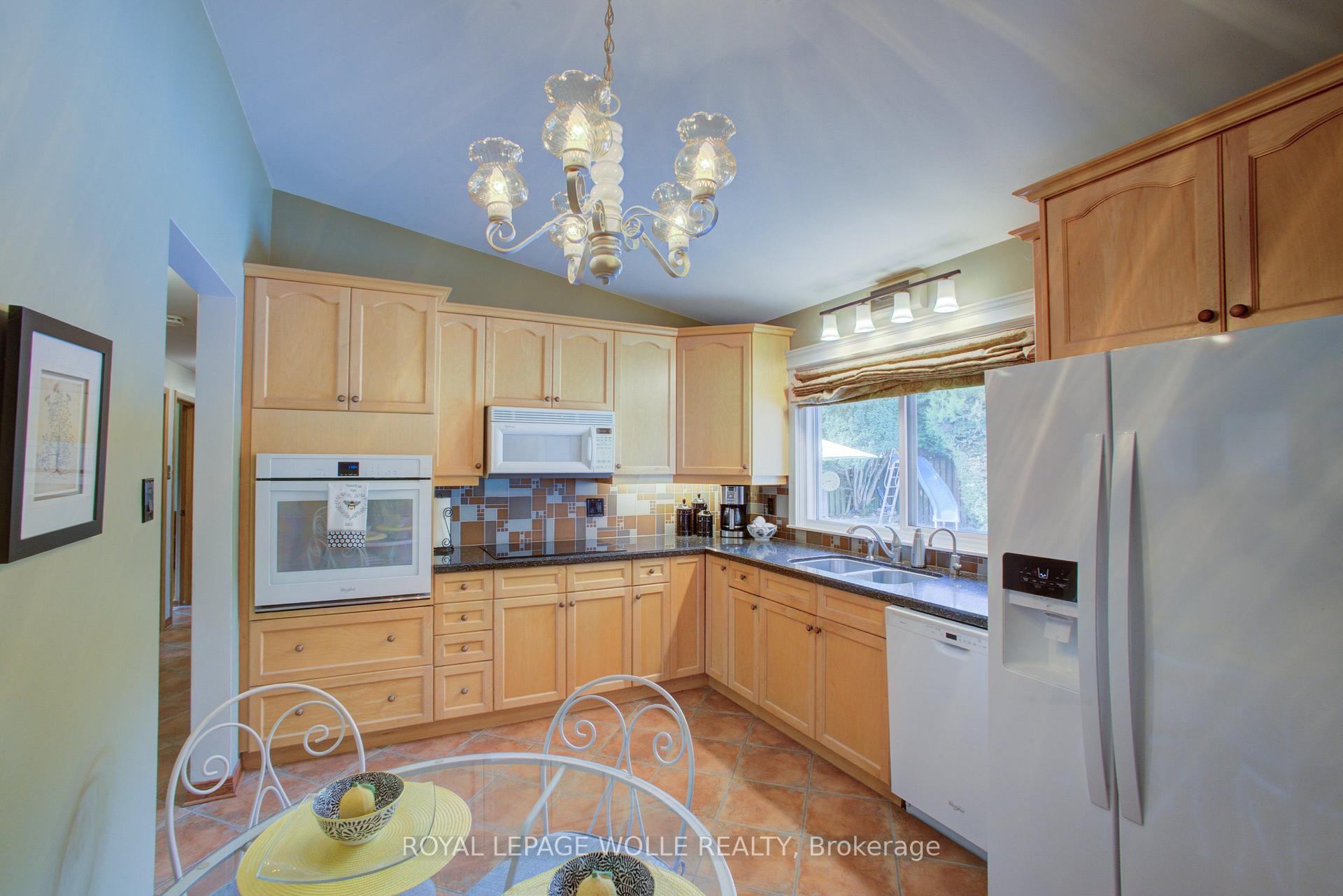 Photo 14 of 204 Manchester Road, Kitchener, Heritage Park - Kitchener — HOMEH
