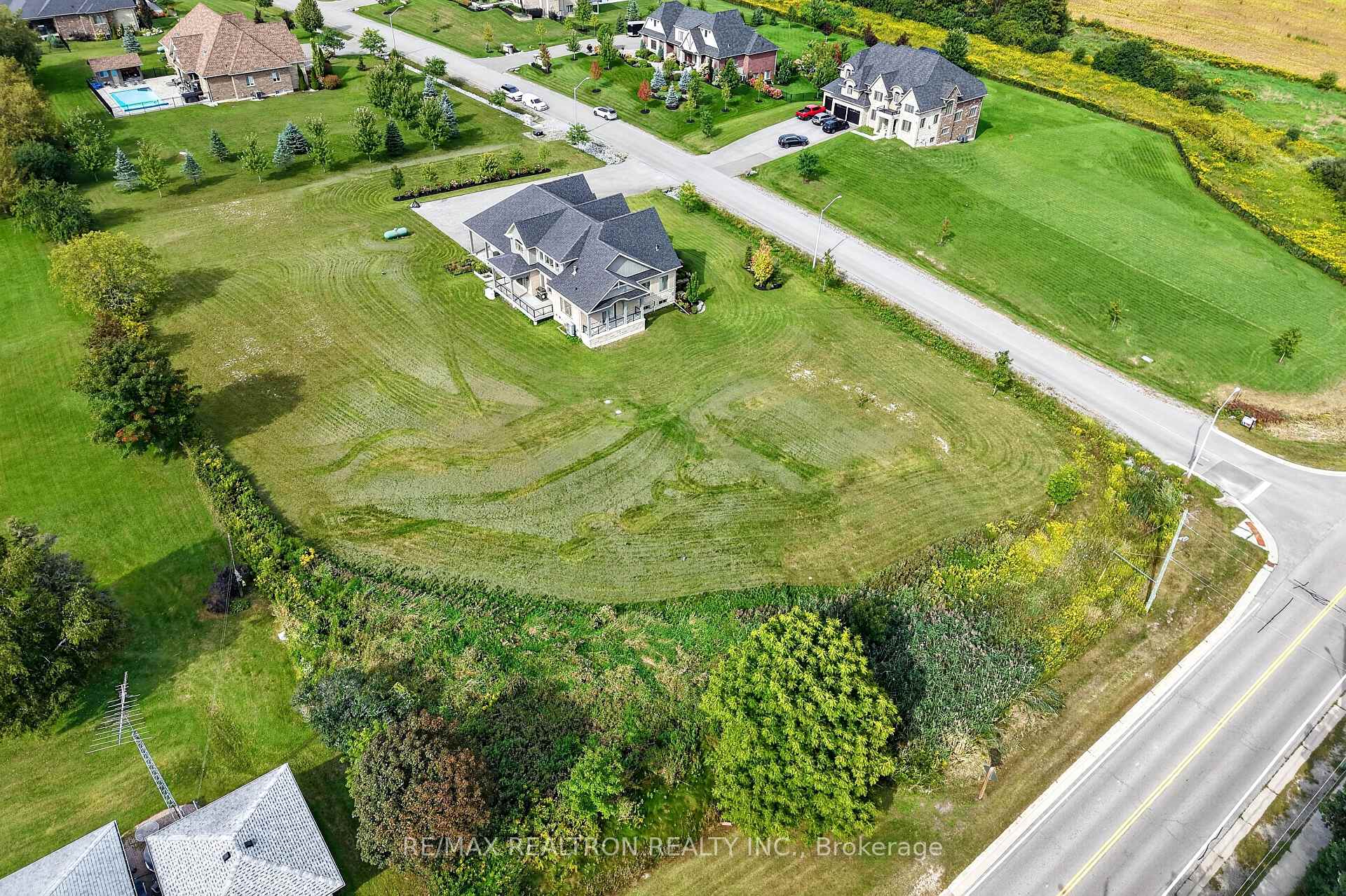 Photo 7 of 57 Lionel Byam Drive, Clarington, Rural Clarington — HOMEH