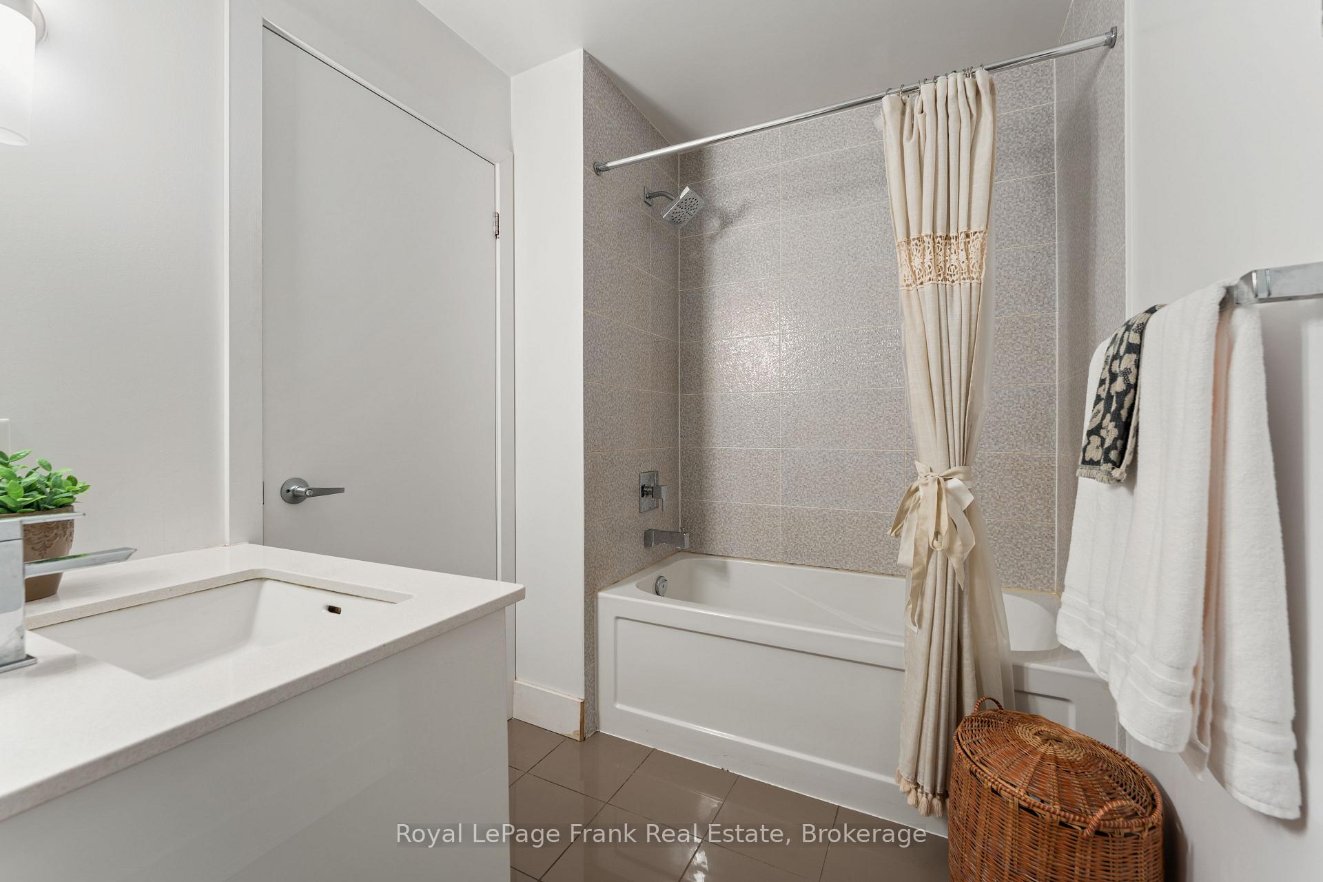 Photo 16 of Unit 1306, 75 The Donway, North York, Banbury-Don Mills — HOMEH