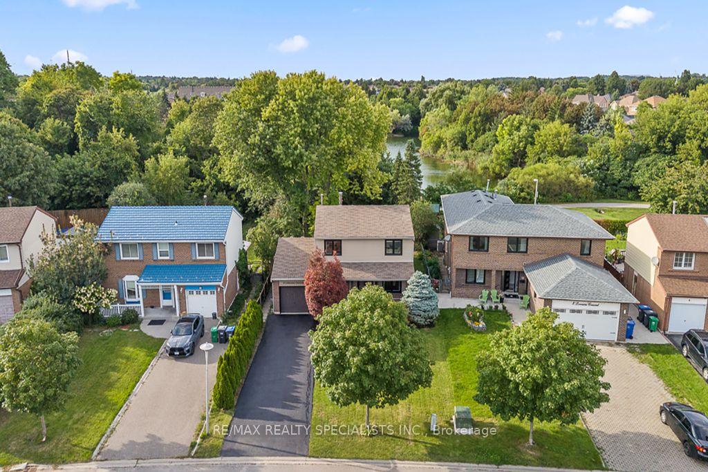 Photo 14 of 10 Lorraine Crescent, Brampton, Westgate — HOMEH