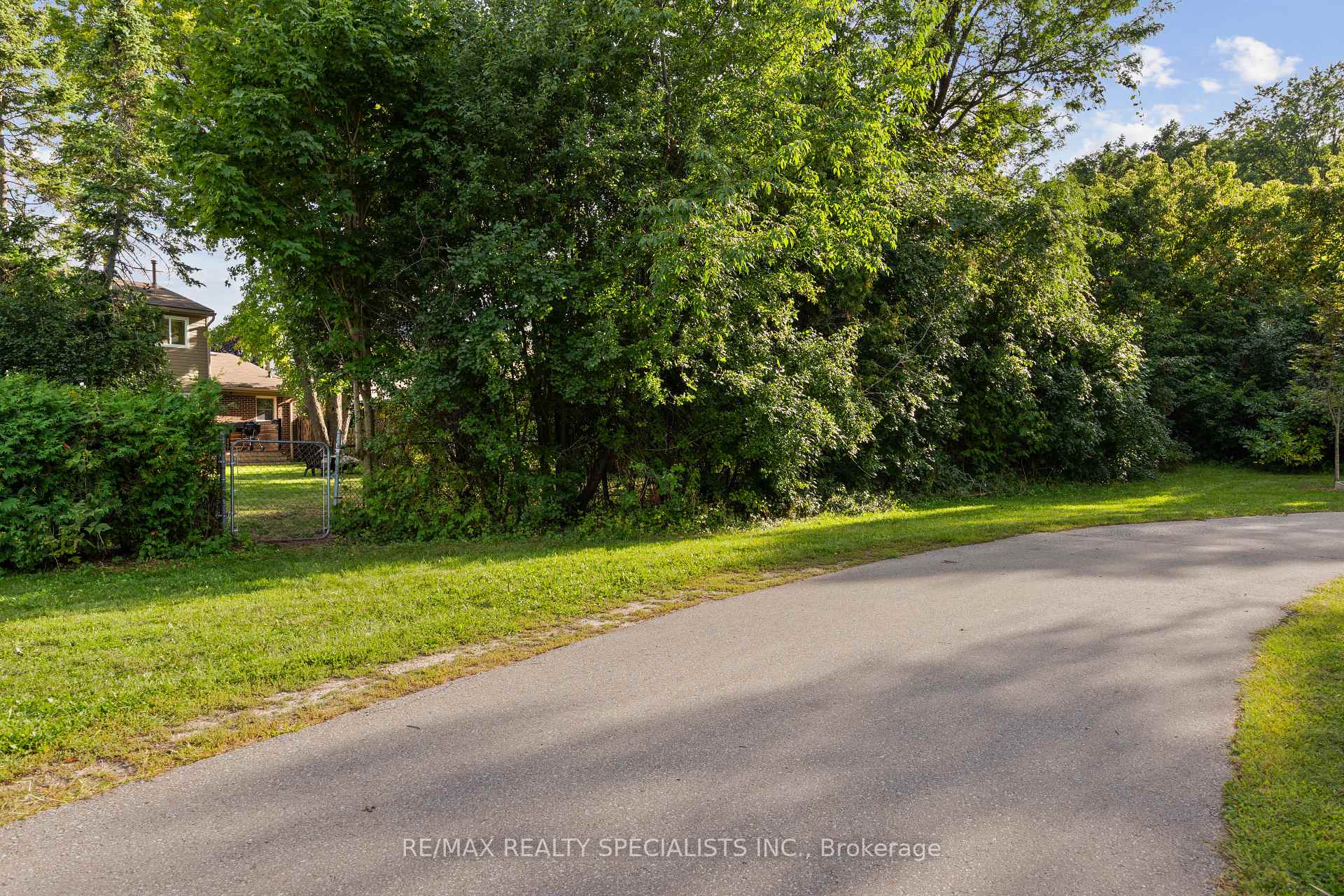 Photo 49 of 10 Lorraine Crescent, Brampton, Westgate — HOMEH