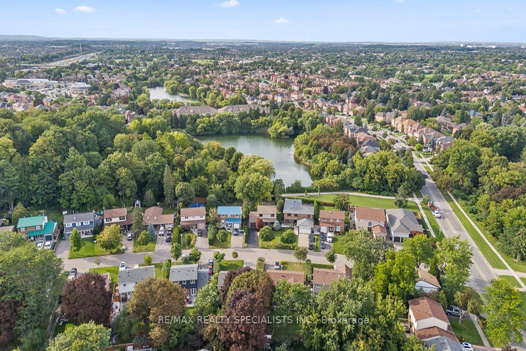 Photo 56 of 10 Lorraine Crescent, Brampton, Westgate — HOMEH