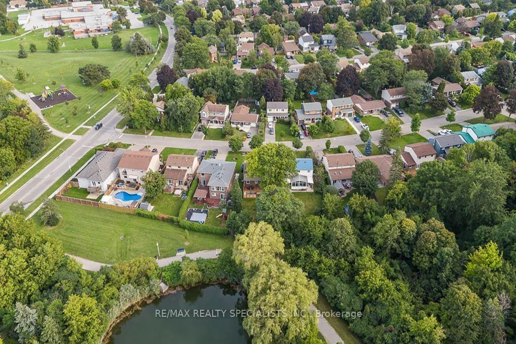 Photo 5 of 10 Lorraine Crescent, Brampton, Westgate — HOMEH