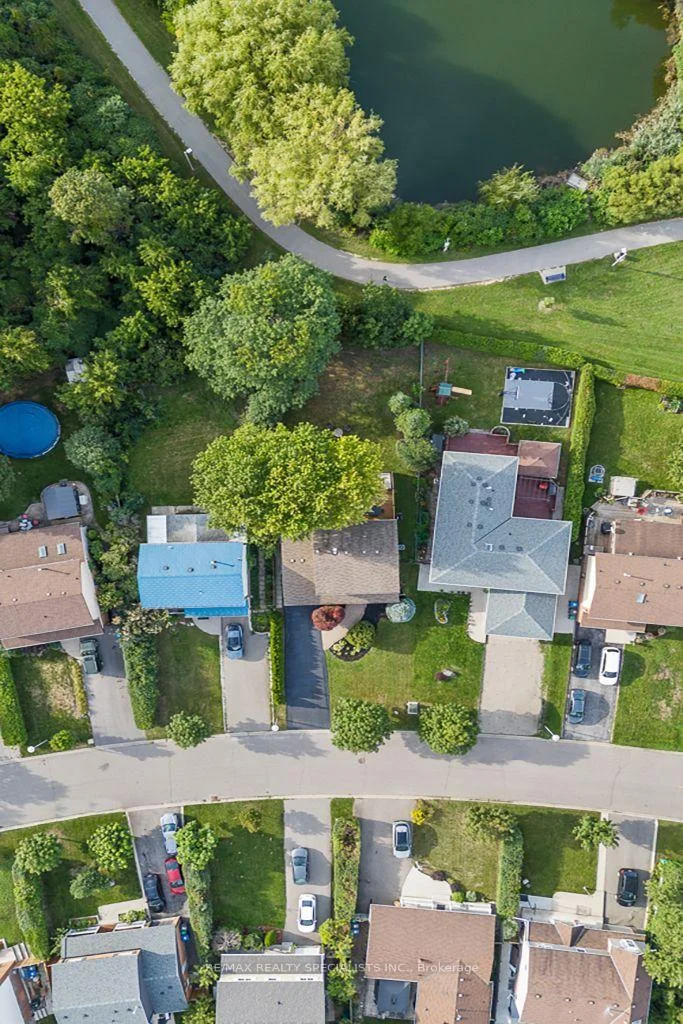 Photo 17 of 10 Lorraine Crescent, Brampton, Westgate — HOMEH