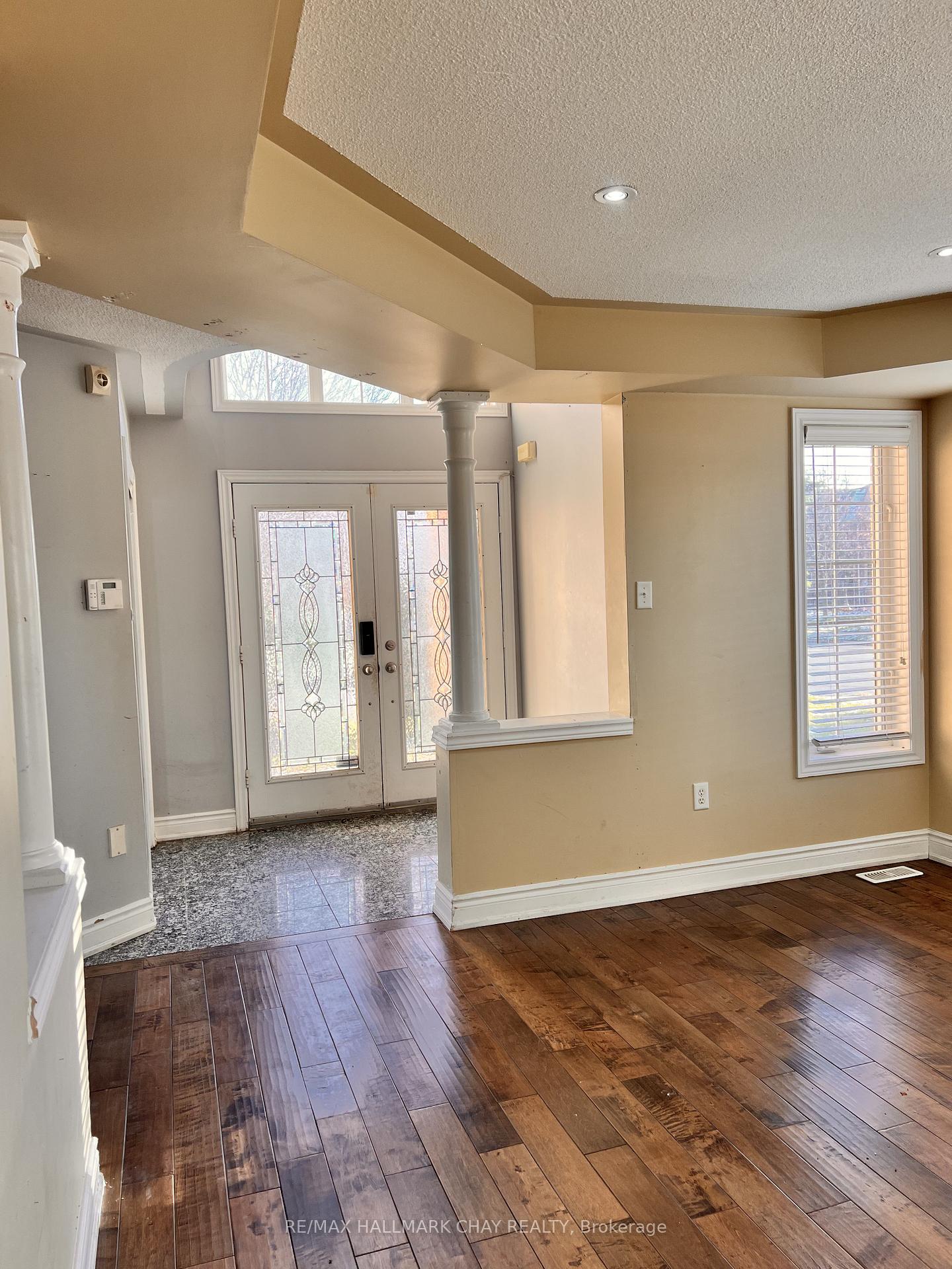 Photo 6 of 2 Southbend Drive S, Brampton, Snelgrove — HOMEH