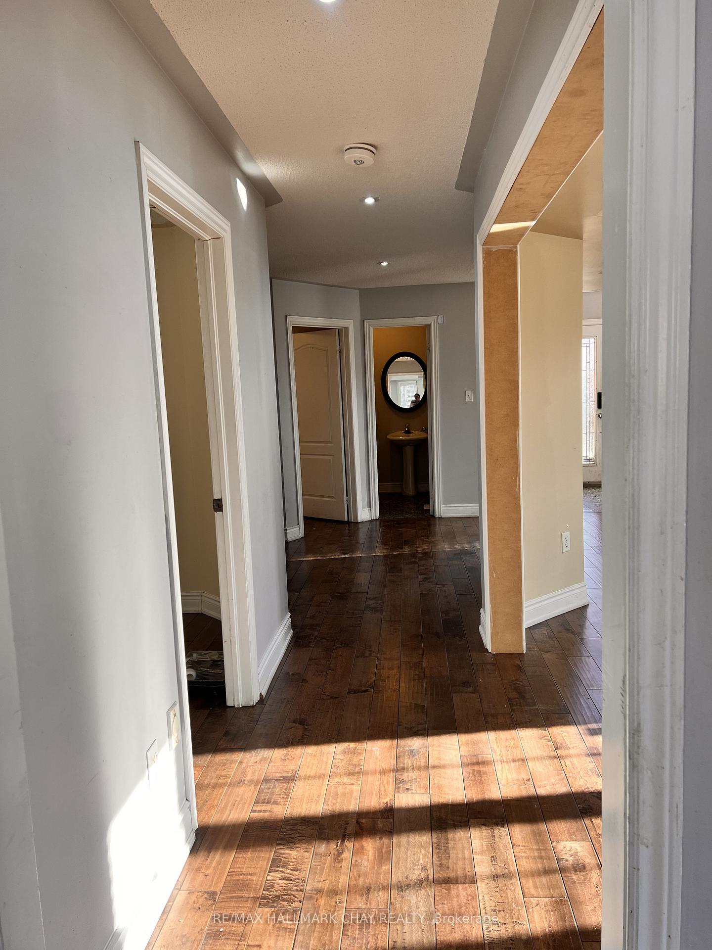 Photo 7 of 2 Southbend Drive S, Brampton, Snelgrove — HOMEH