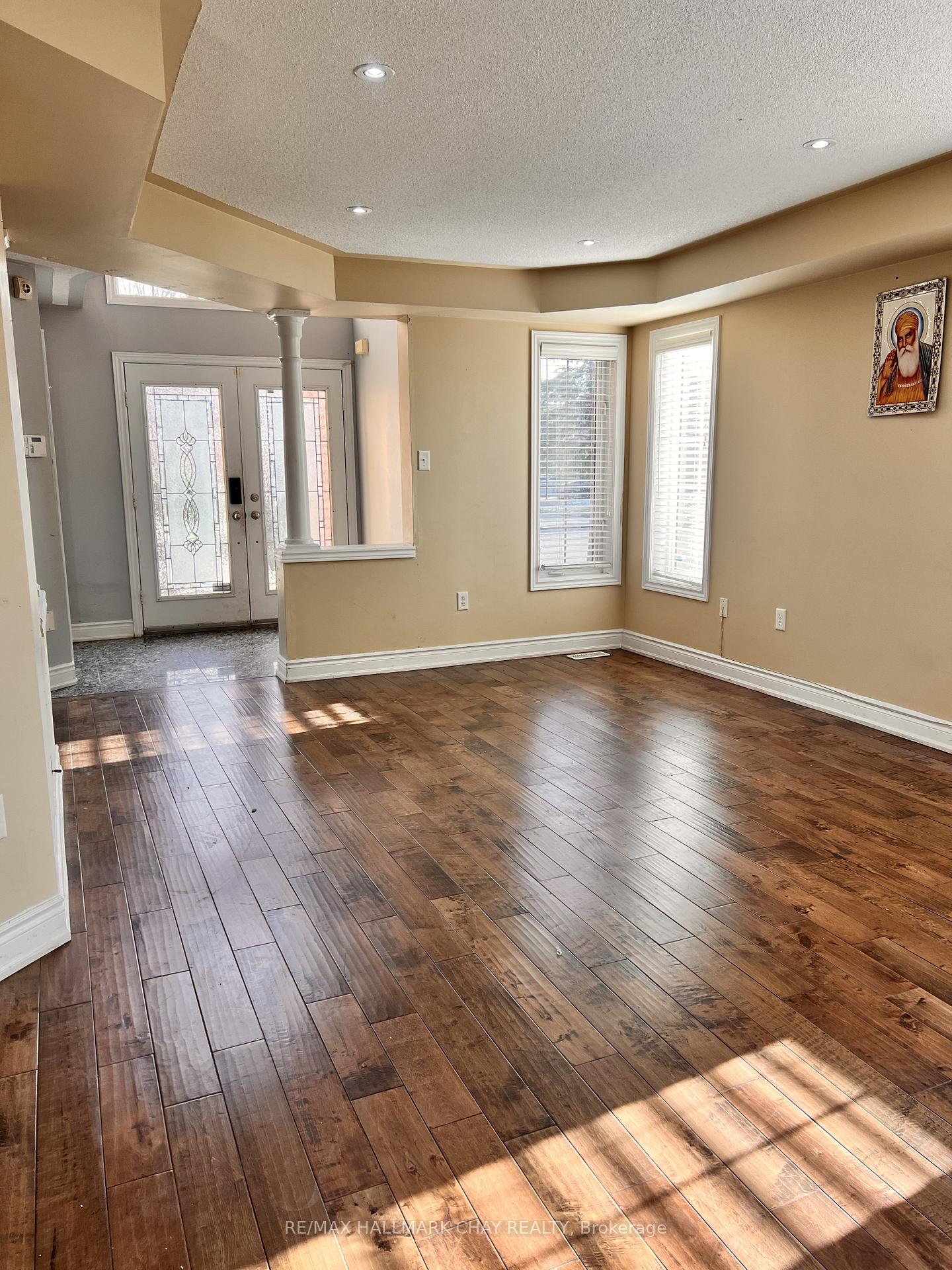 Photo 8 of 2 Southbend Drive S, Brampton, Snelgrove — HOMEH