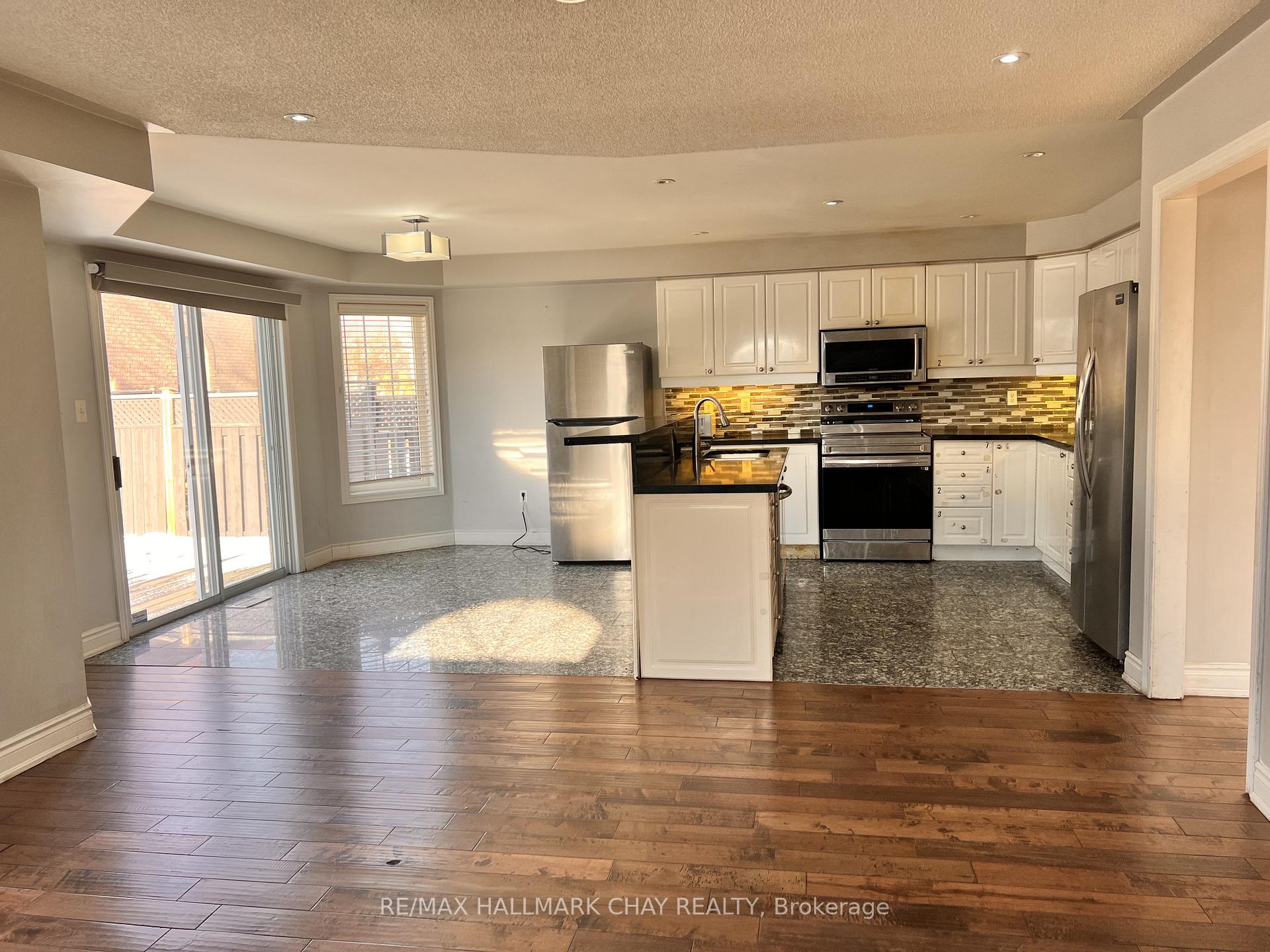 Photo 10 of 2 Southbend Drive S, Brampton, Snelgrove — HOMEH