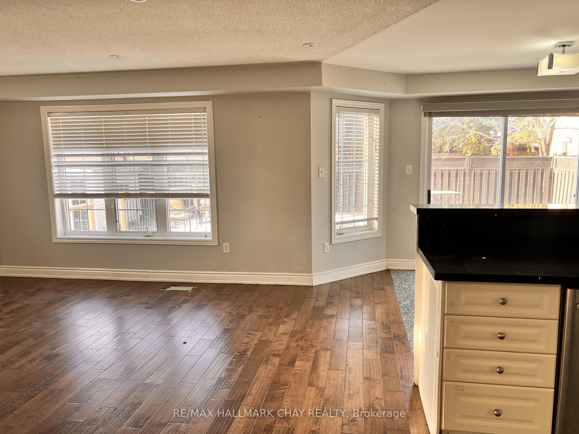 Photo 11 of 2 Southbend Drive S, Brampton, Snelgrove — HOMEH