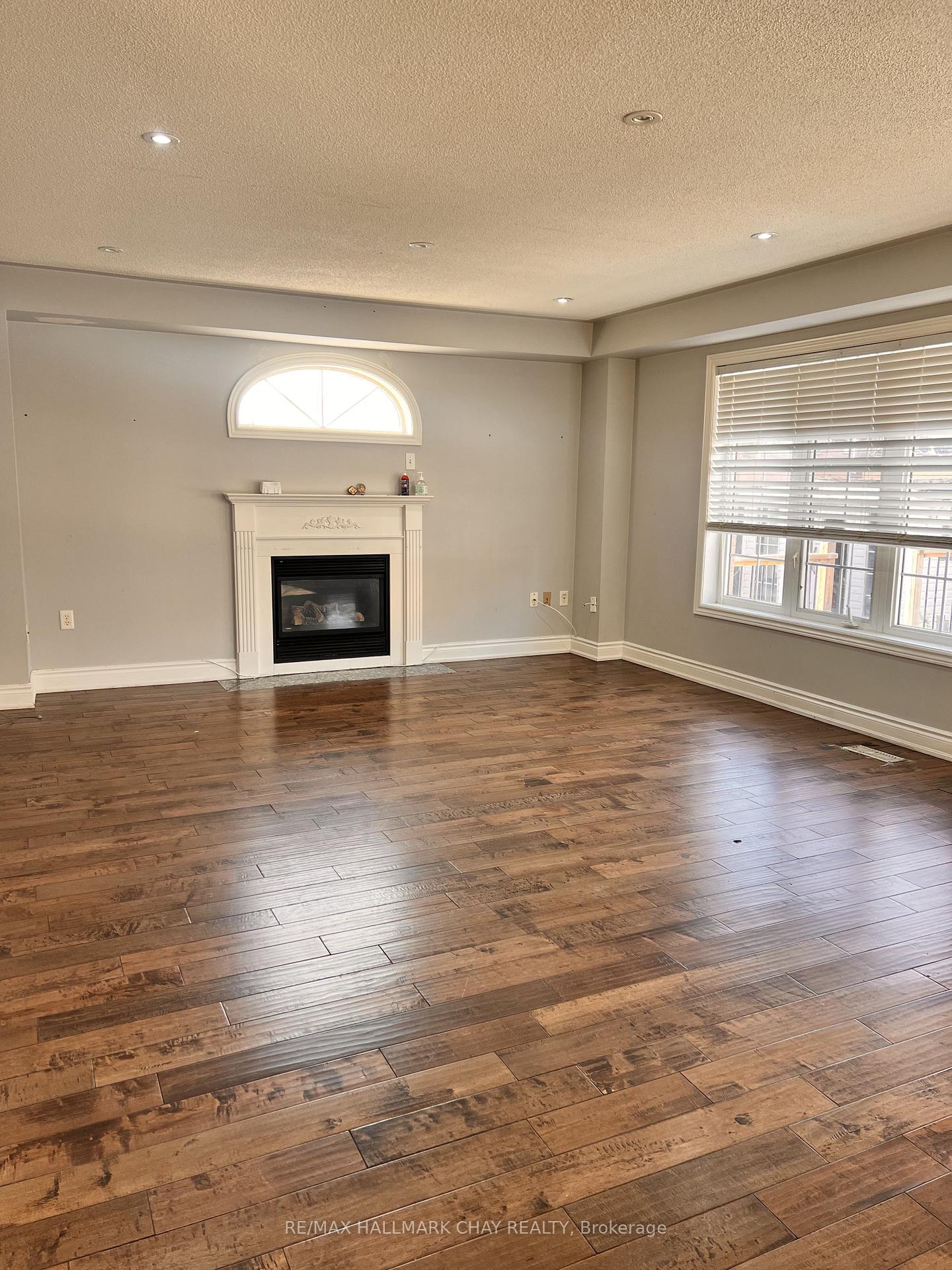 Photo 12 of 2 Southbend Drive S, Brampton, Snelgrove — HOMEH