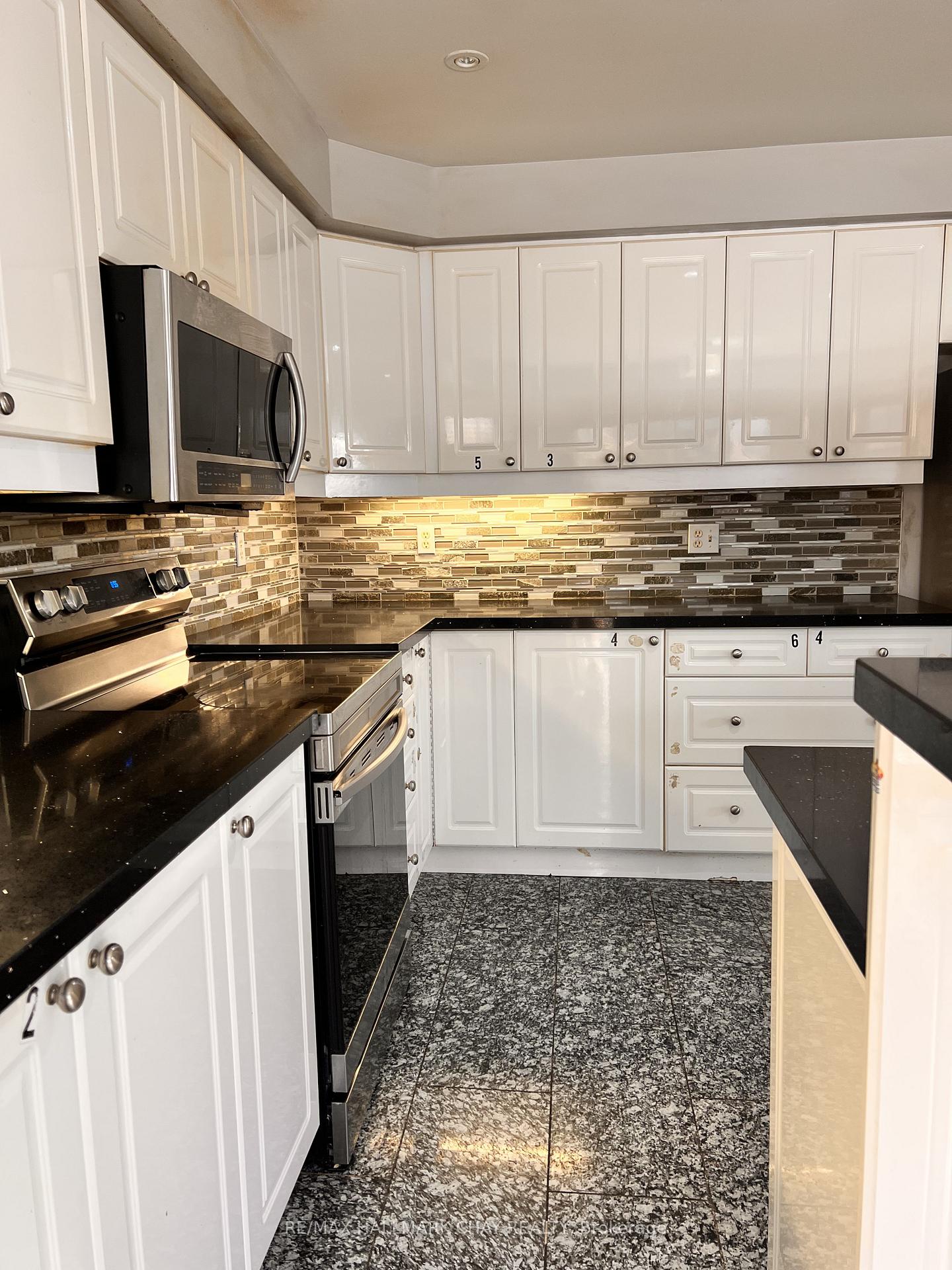 Photo 14 of 2 Southbend Drive S, Brampton, Snelgrove — HOMEH