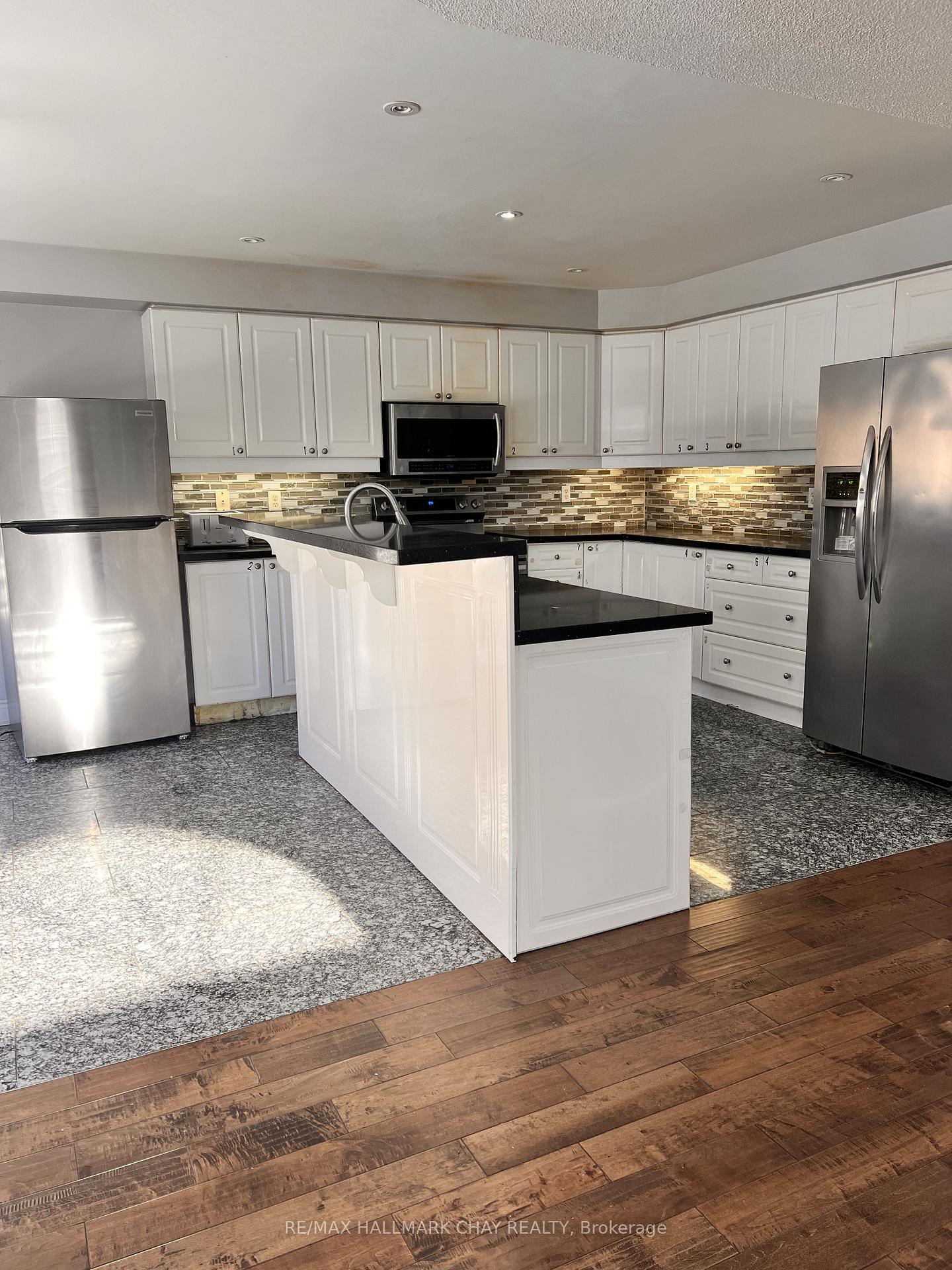 Photo 15 of 2 Southbend Drive S, Brampton, Snelgrove — HOMEH