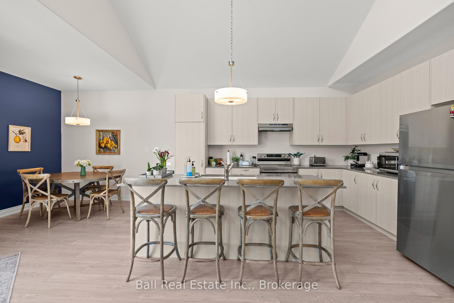 Photo 9 of 708 Whetstone Lane S, Peterborough, Northcrest Ward 5 — HOMEH