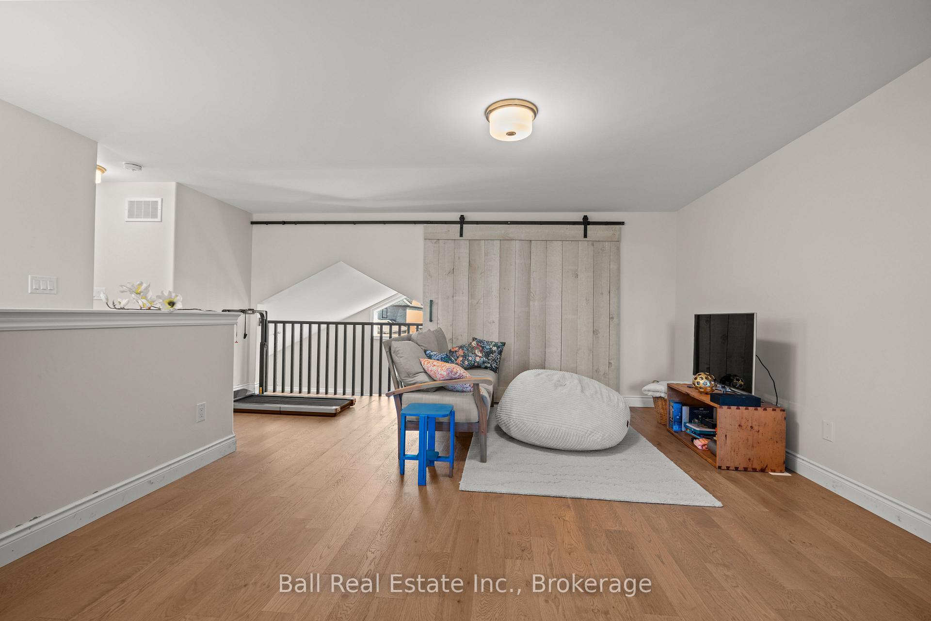 Photo 33 of 708 Whetstone Lane S, Peterborough, Northcrest Ward 5 — HOMEH