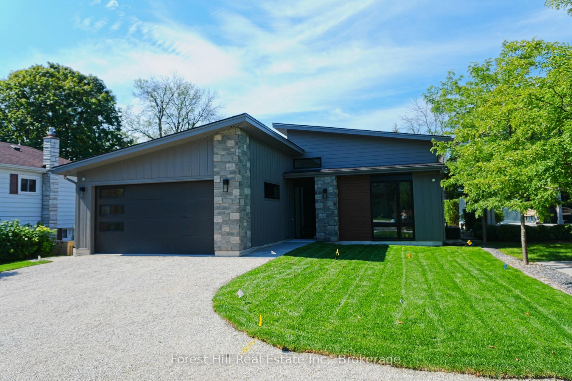 Photo 2 of 29 Niagara Street N, Collingwood — HOMEH