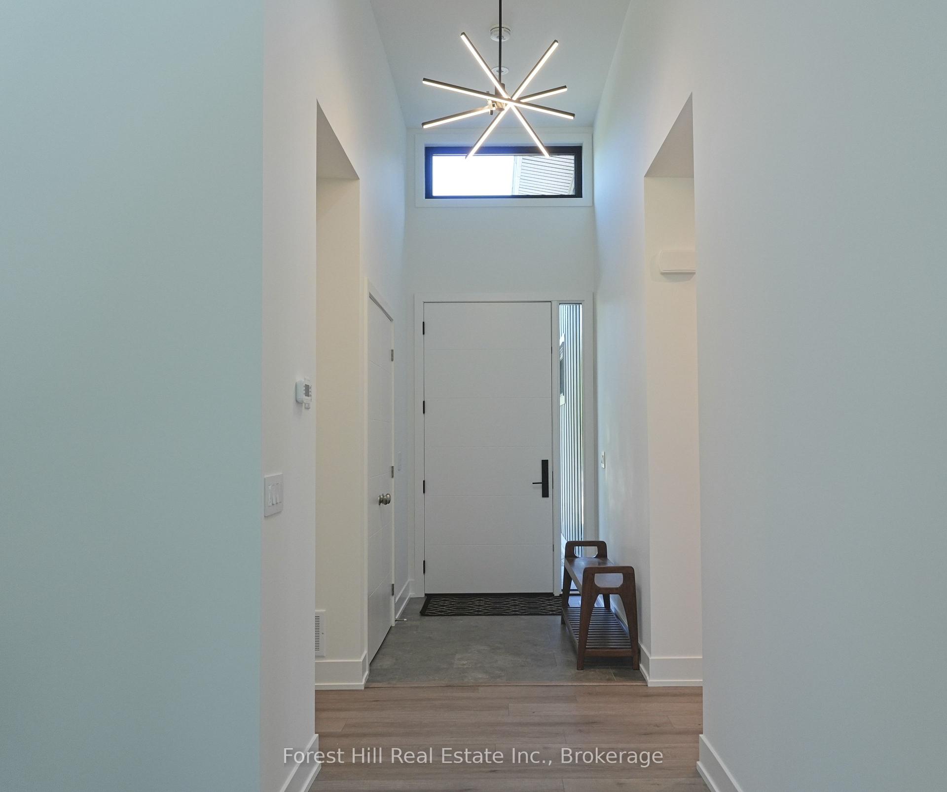 Photo 3 of 29 Niagara Street N, Collingwood — HOMEH