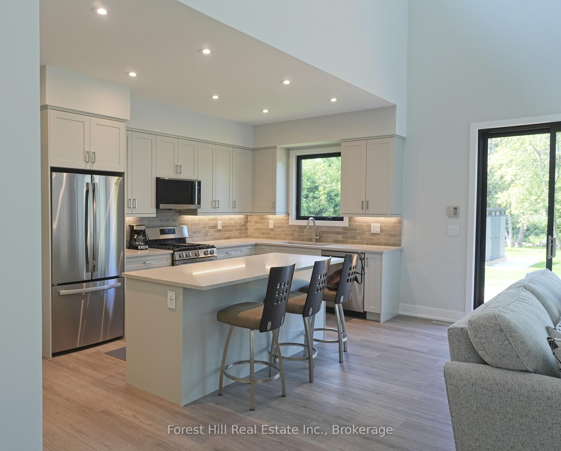Photo 9 of 29 Niagara Street N, Collingwood — HOMEH