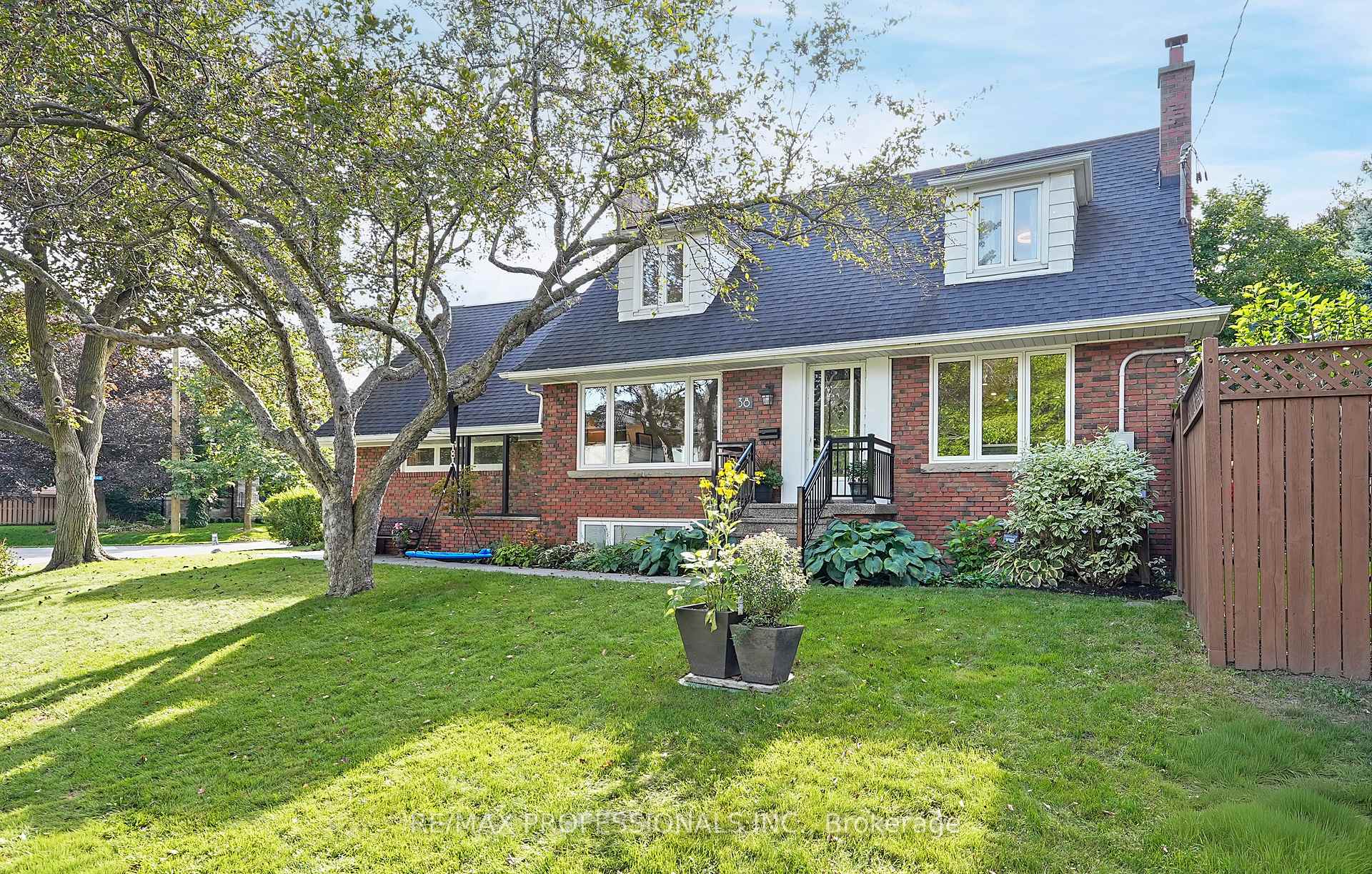 Photo 1 of 38 Ballacaine Drive, Etobicoke, Stonegate-Queensway — HOMEH