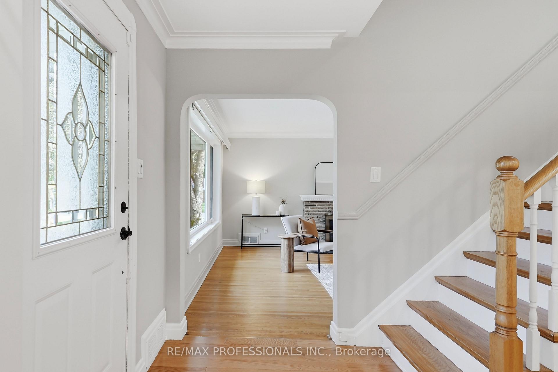 Photo 6 of 38 Ballacaine Drive, Etobicoke, Stonegate-Queensway — HOMEH