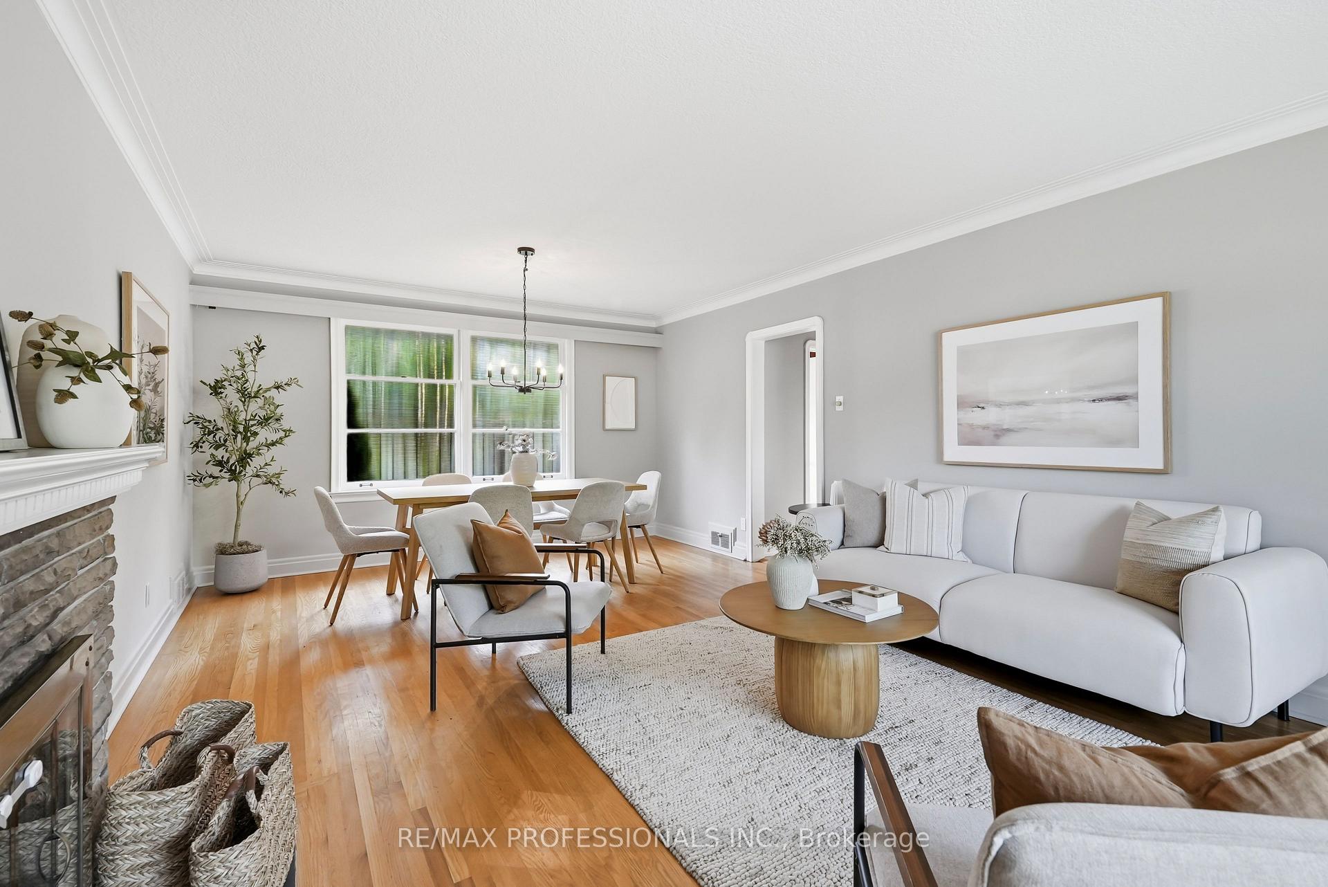 Photo 7 of 38 Ballacaine Drive, Etobicoke, Stonegate-Queensway — HOMEH