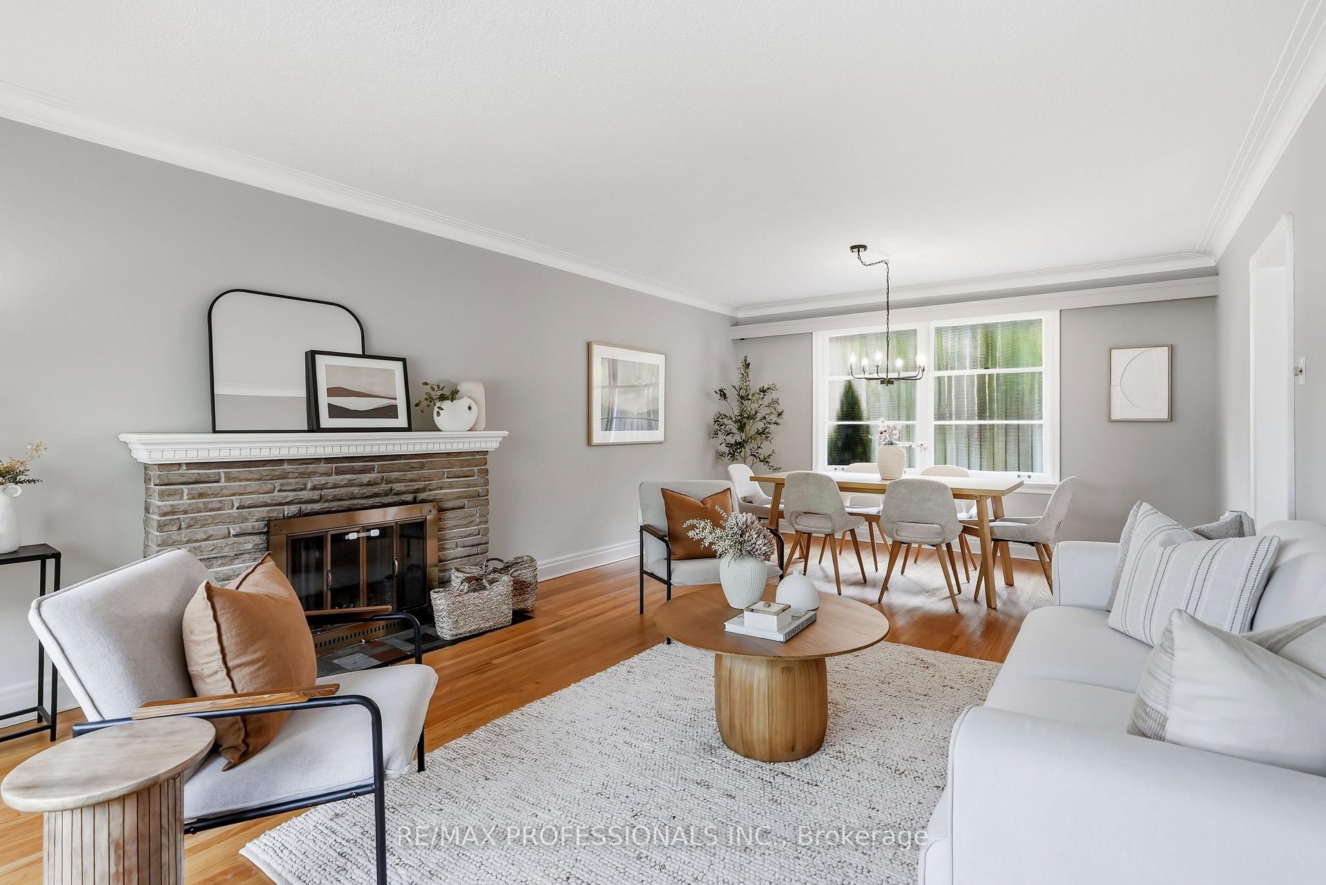 Photo 9 of 38 Ballacaine Drive, Etobicoke, Stonegate-Queensway — HOMEH