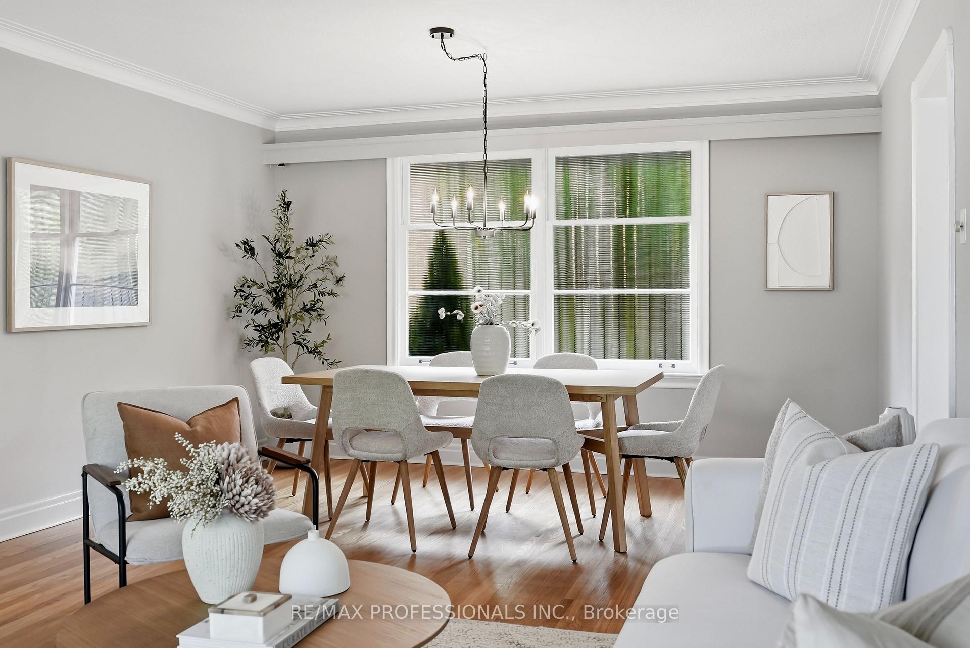 Photo 11 of 38 Ballacaine Drive, Etobicoke, Stonegate-Queensway — HOMEH