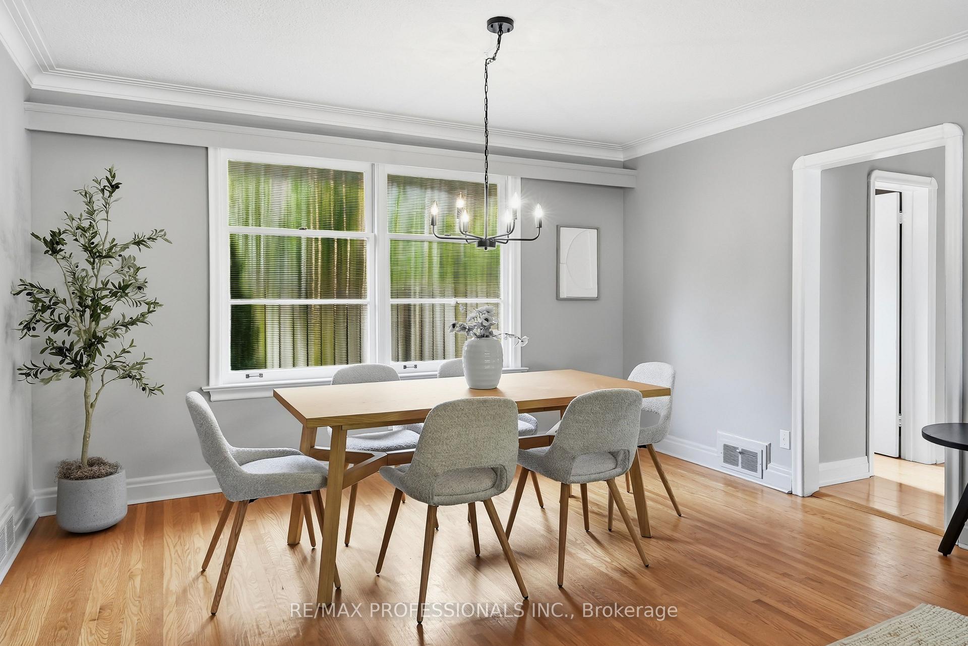 Photo 13 of 38 Ballacaine Drive, Etobicoke, Stonegate-Queensway — HOMEH