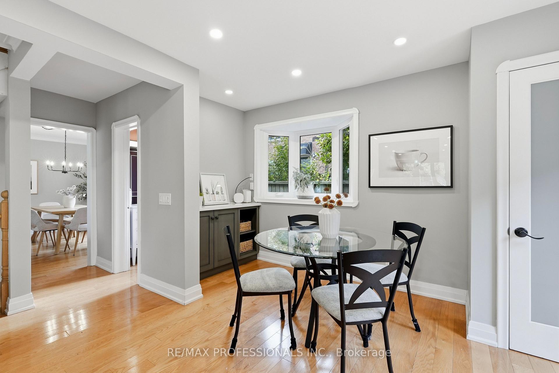Photo 14 of 38 Ballacaine Drive, Etobicoke, Stonegate-Queensway — HOMEH