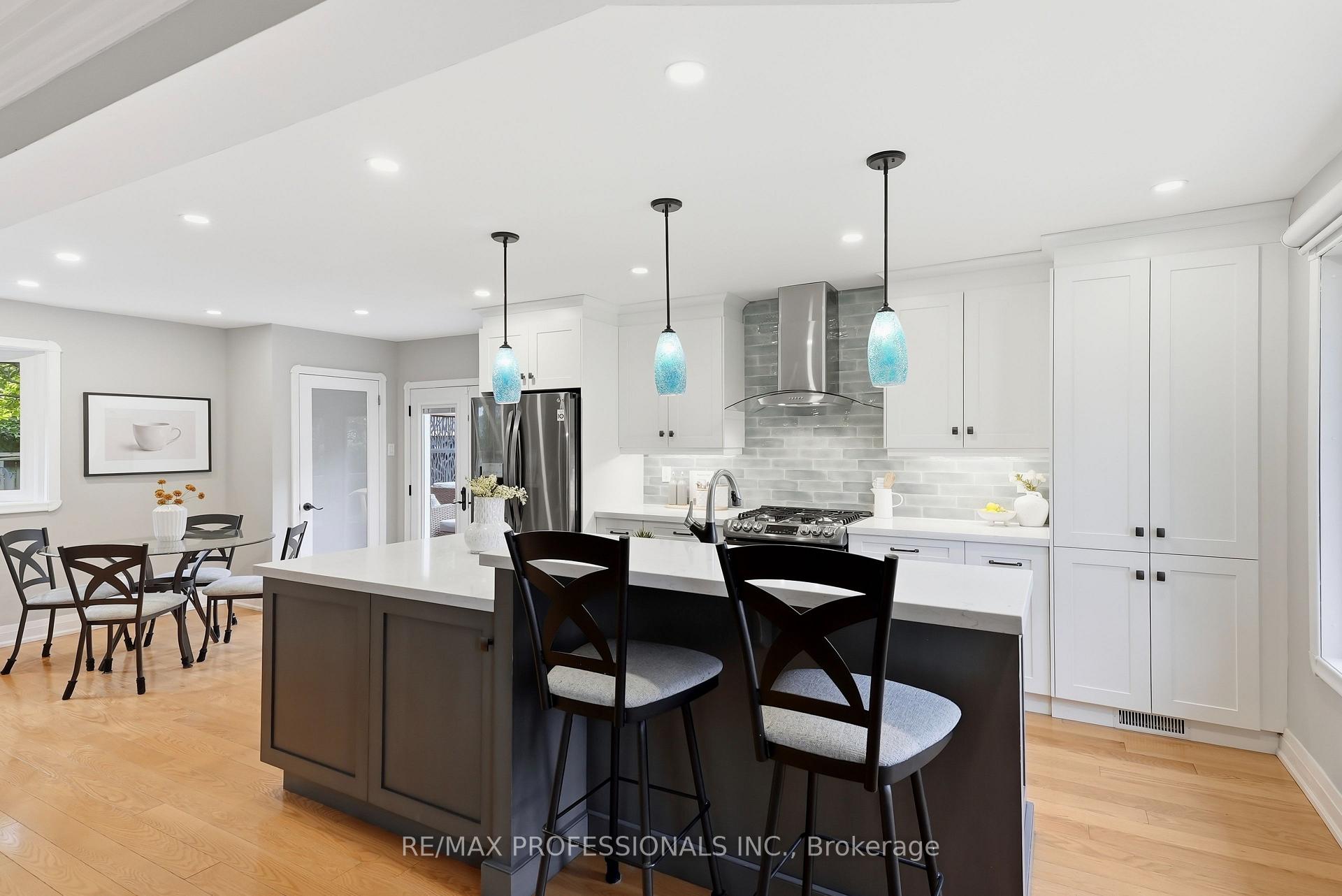Photo 15 of 38 Ballacaine Drive, Etobicoke, Stonegate-Queensway — HOMEH