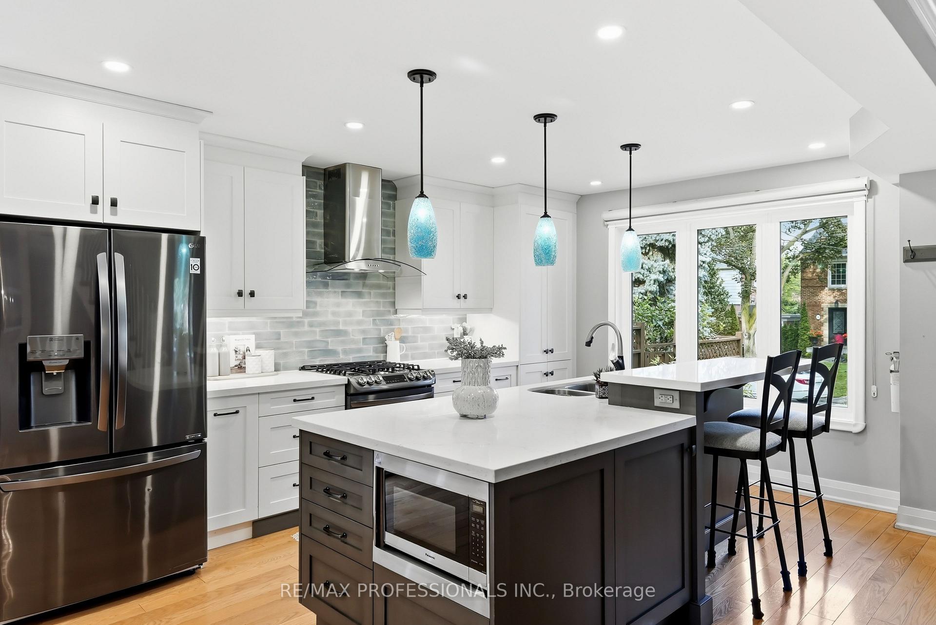 Photo 20 of 38 Ballacaine Drive, Etobicoke, Stonegate-Queensway — HOMEH