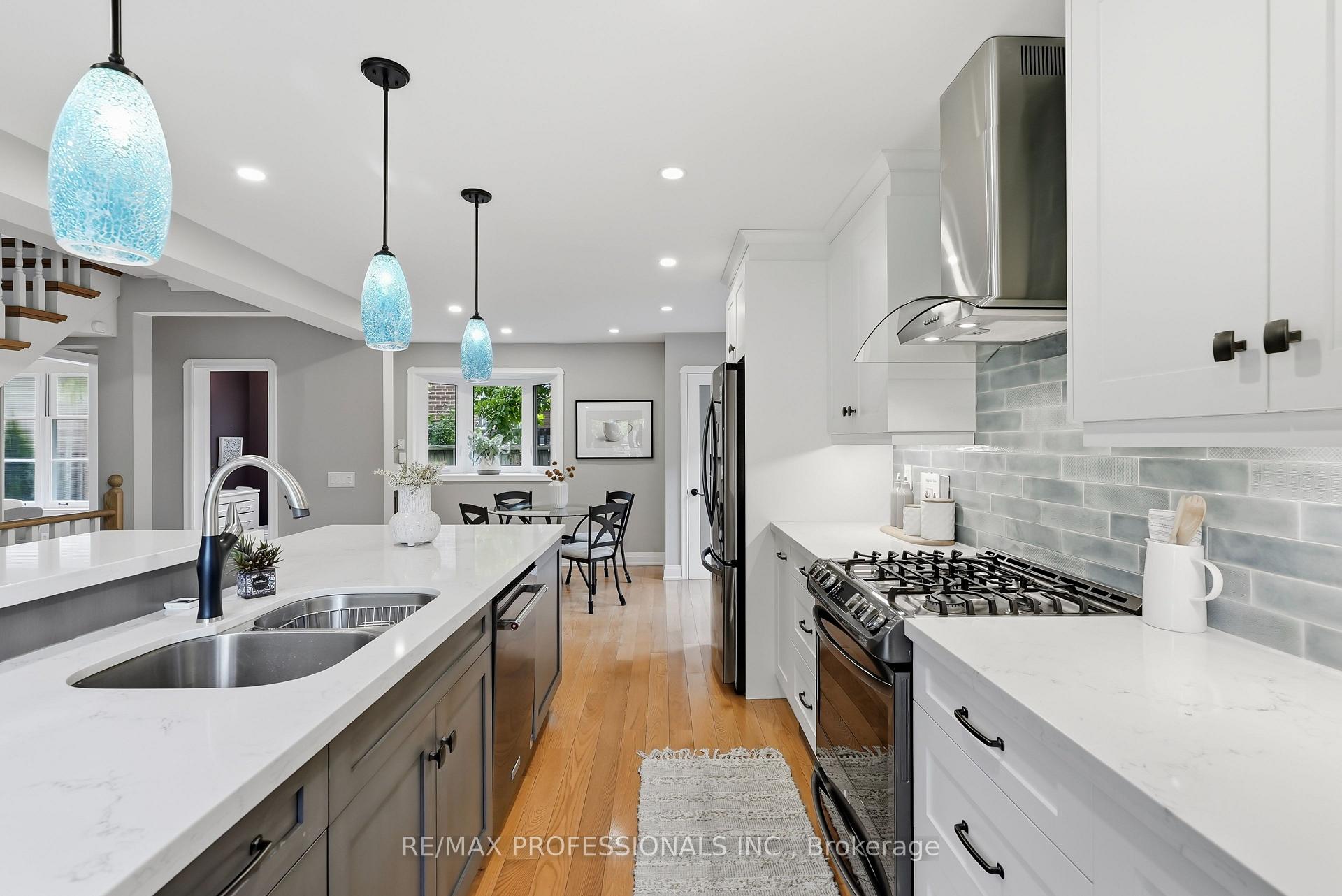 Photo 22 of 38 Ballacaine Drive, Etobicoke, Stonegate-Queensway — HOMEH