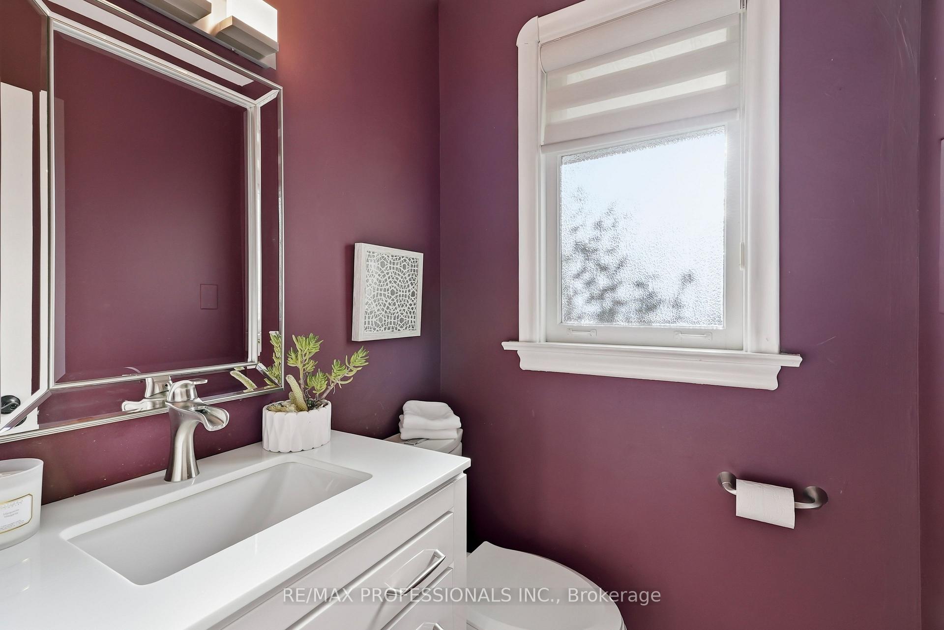 Photo 23 of 38 Ballacaine Drive, Etobicoke, Stonegate-Queensway — HOMEH