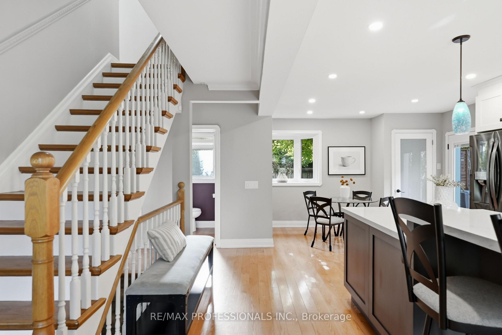 Photo 24 of 38 Ballacaine Drive, Etobicoke, Stonegate-Queensway — HOMEH