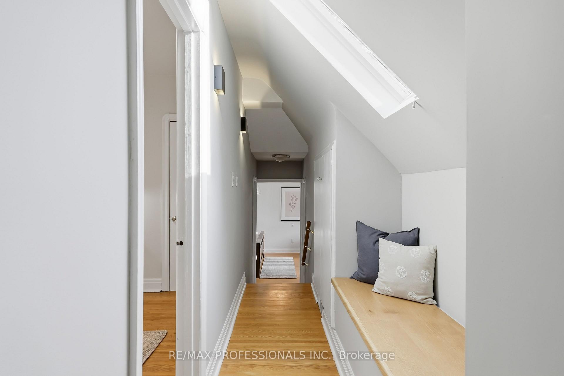 Photo 26 of 38 Ballacaine Drive, Etobicoke, Stonegate-Queensway — HOMEH