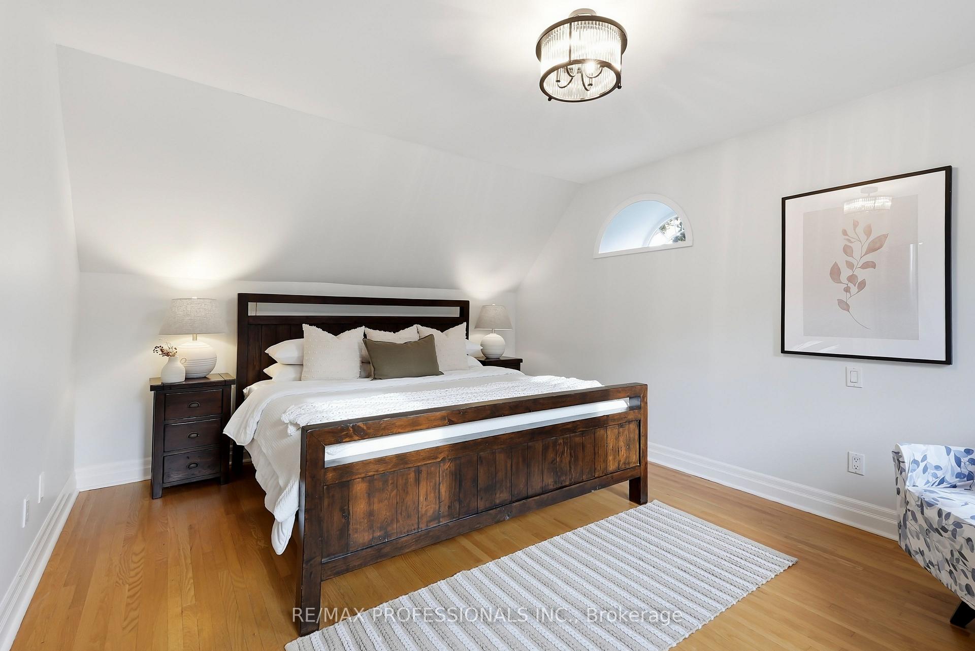 Photo 27 of 38 Ballacaine Drive, Etobicoke, Stonegate-Queensway — HOMEH